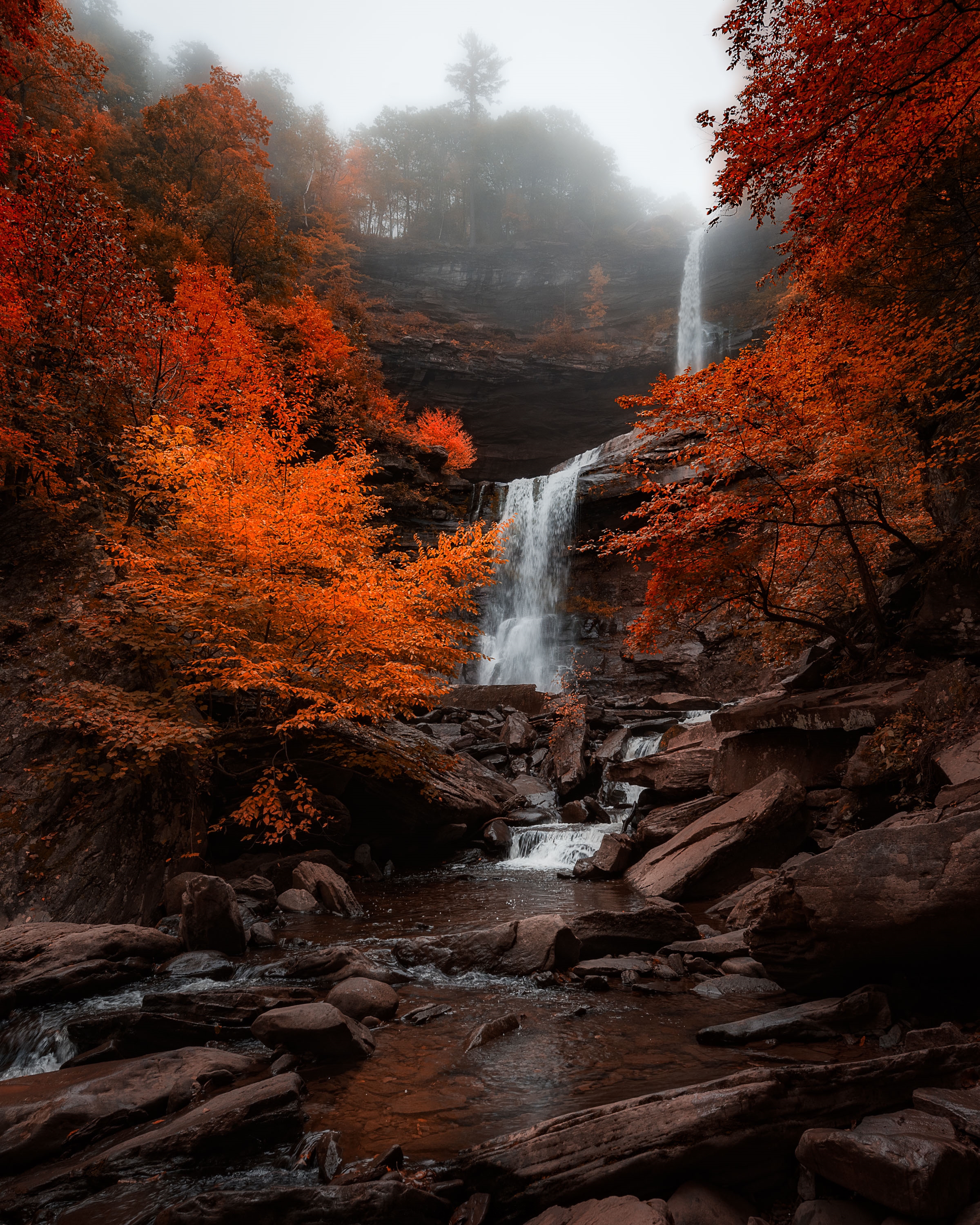 Осенний водопад