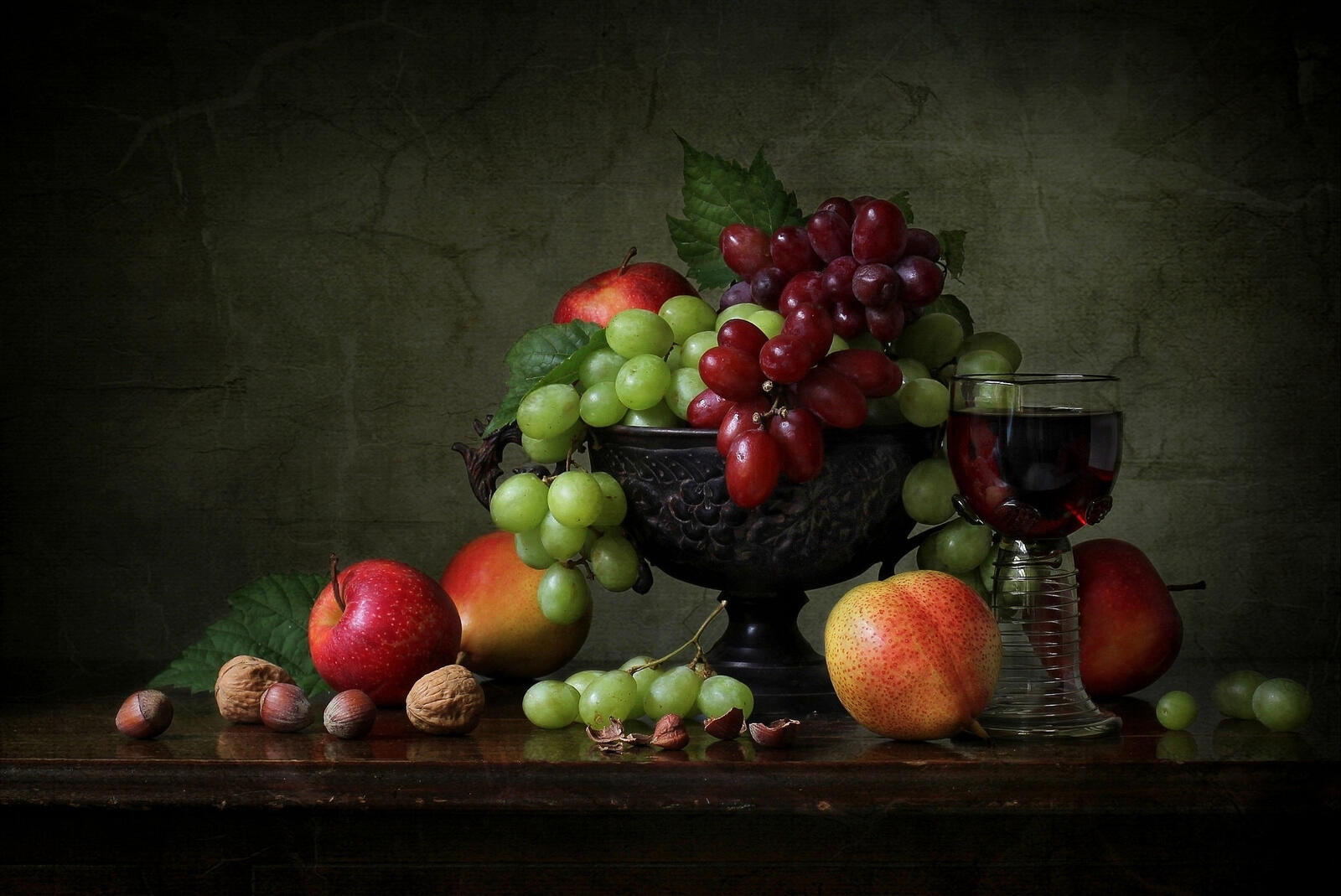 Обои яблоки виноград еда на рабочий стол