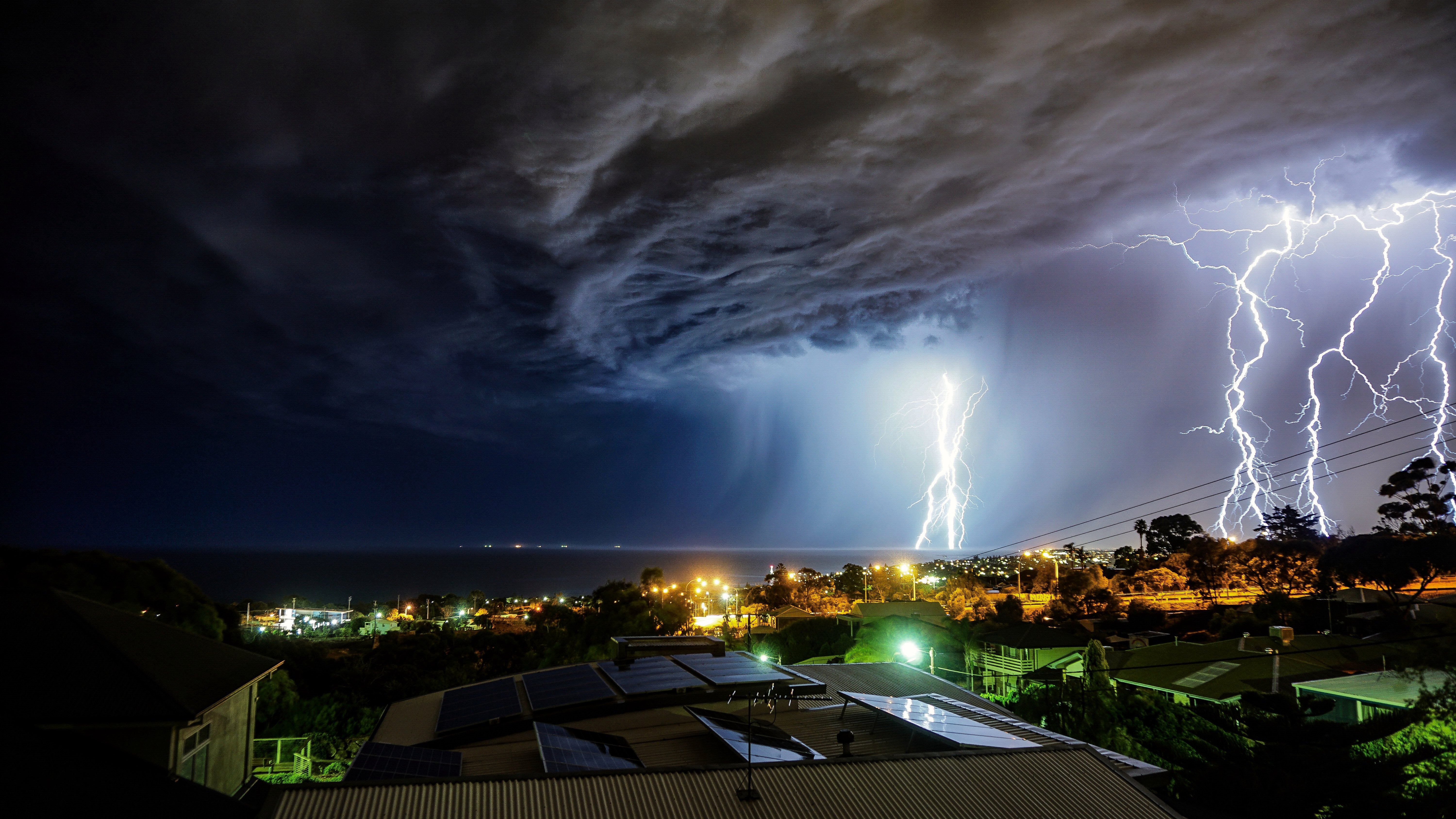 桌面上的壁纸阿德莱德上空的闪电 澳大利亚南部 暴风雨
