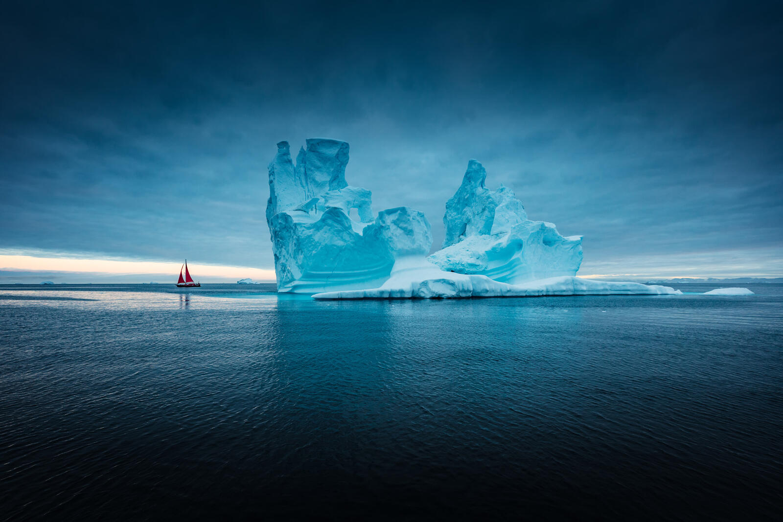 Free photo An iceberg in the Atlantic