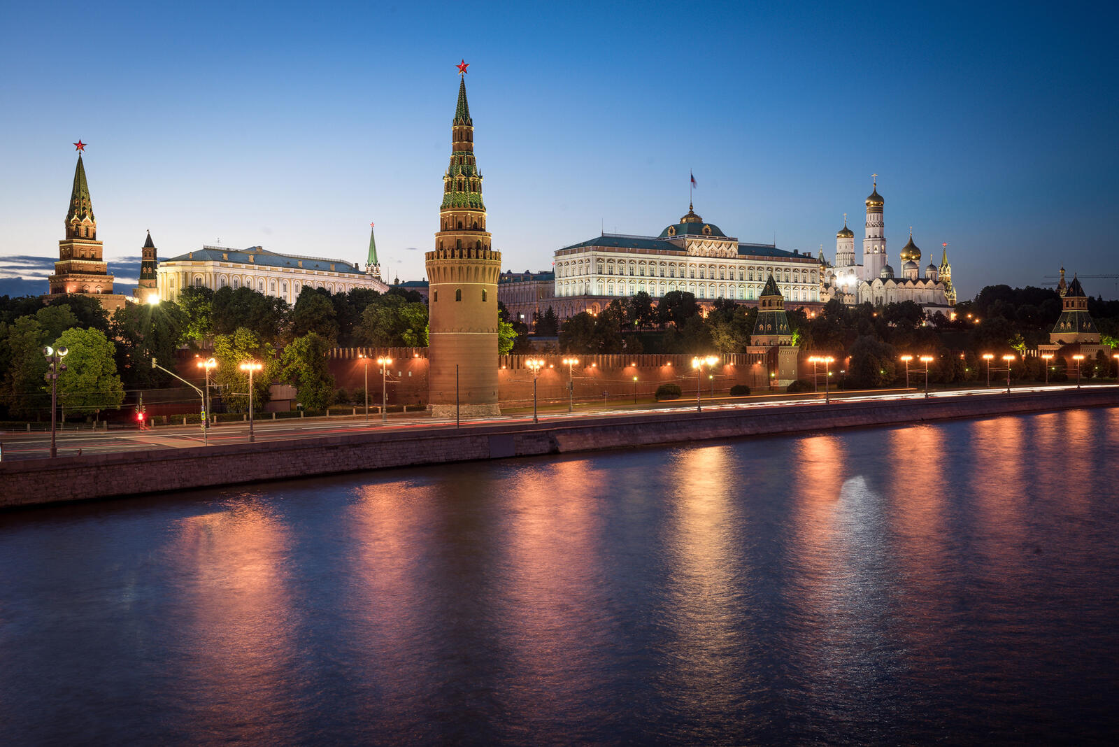 Обои архитектура Moscow Moscow river на рабочий стол