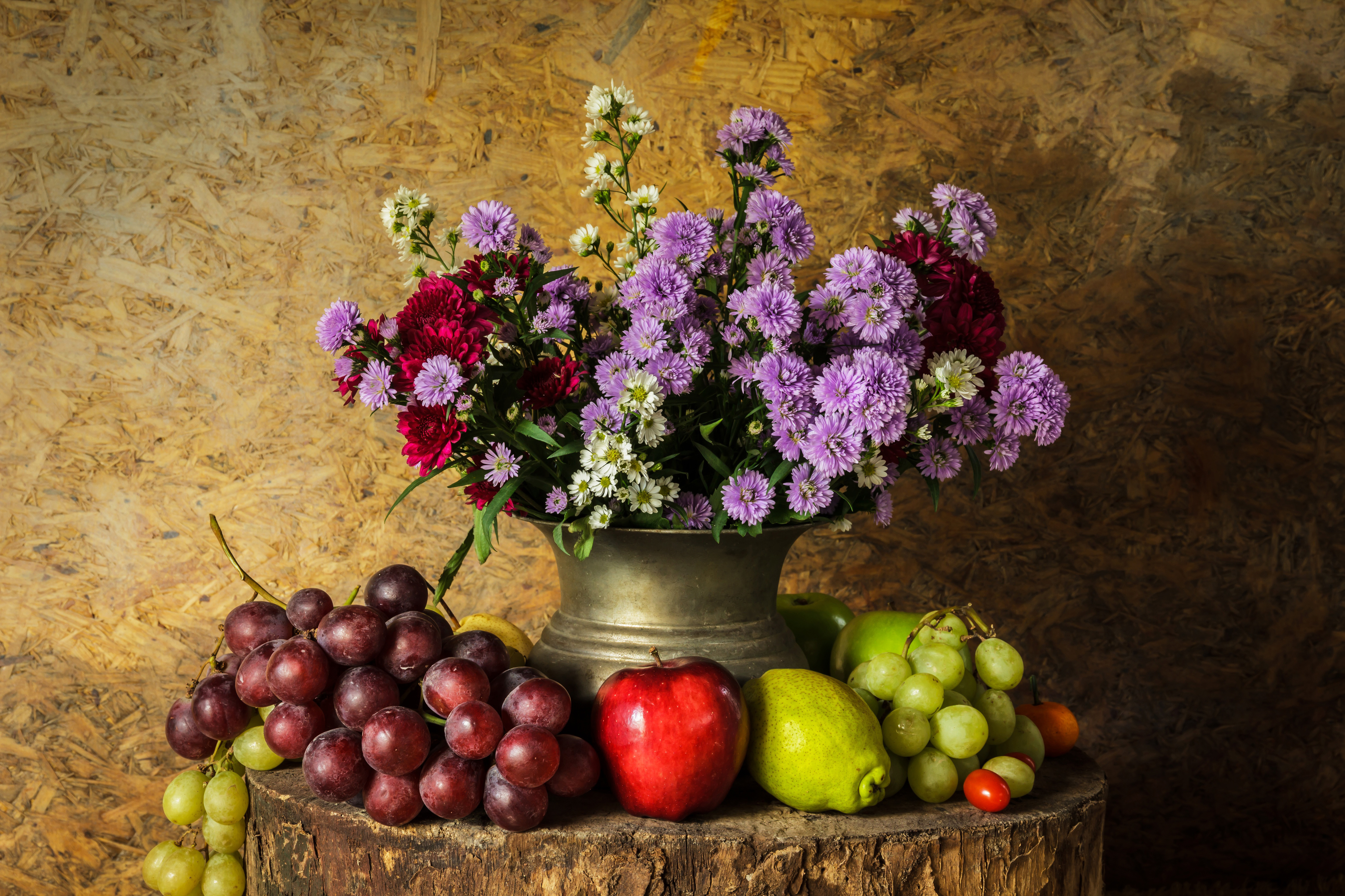 Autumn bouquet and fruit · free photo