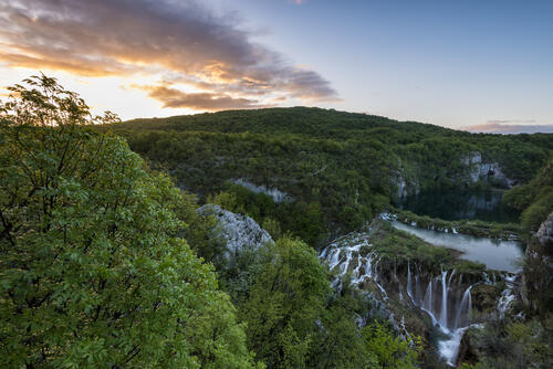 在克罗地亚的一个名为Plitvice Lakes的公园