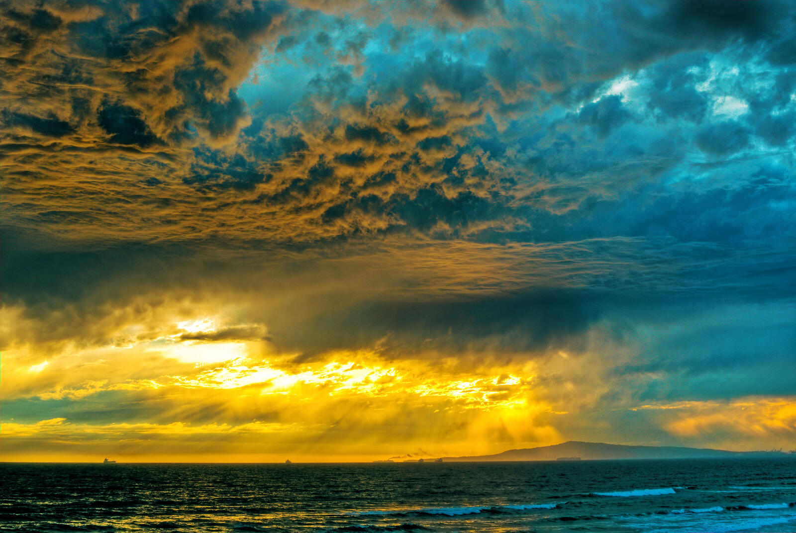 Wallpapers storm clouds sea on the desktop