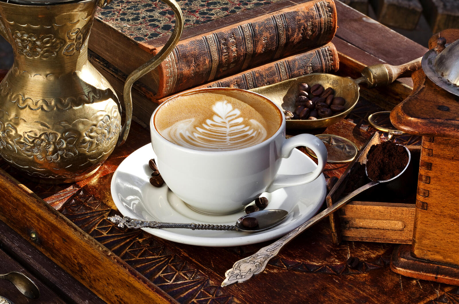 Free photo Cappuccino and a book