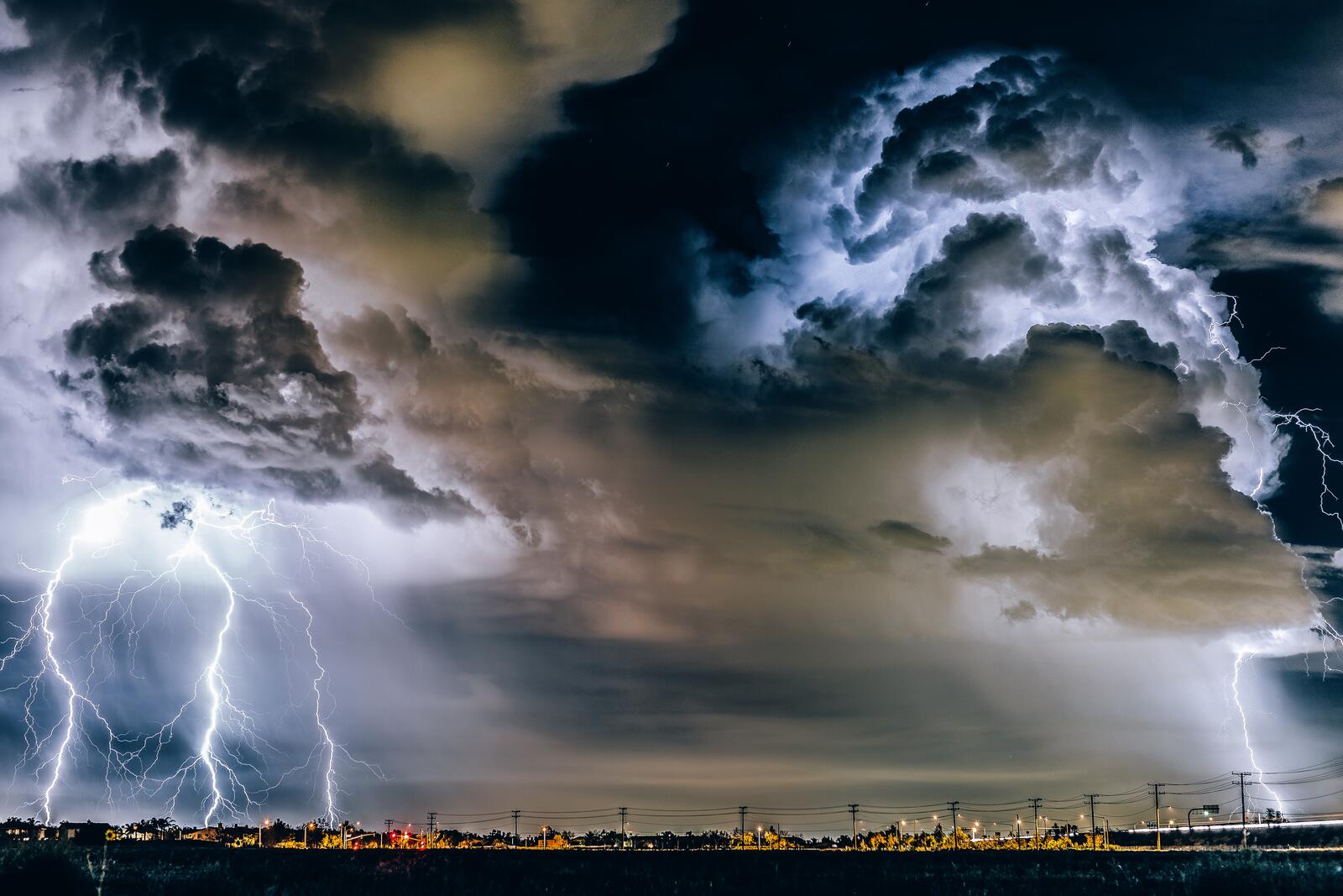 Free photo Thunderstorm over the city