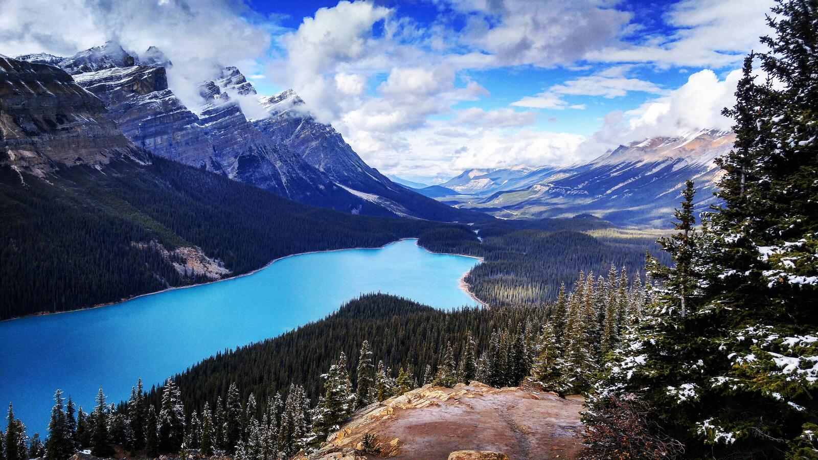 Free photo Lake in Banff National Park