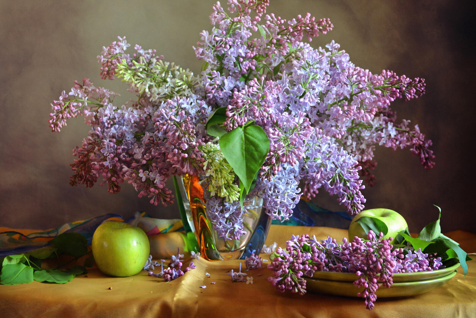 Wallpapers a bouquet of lilacs small flowers a still-life on the desktop