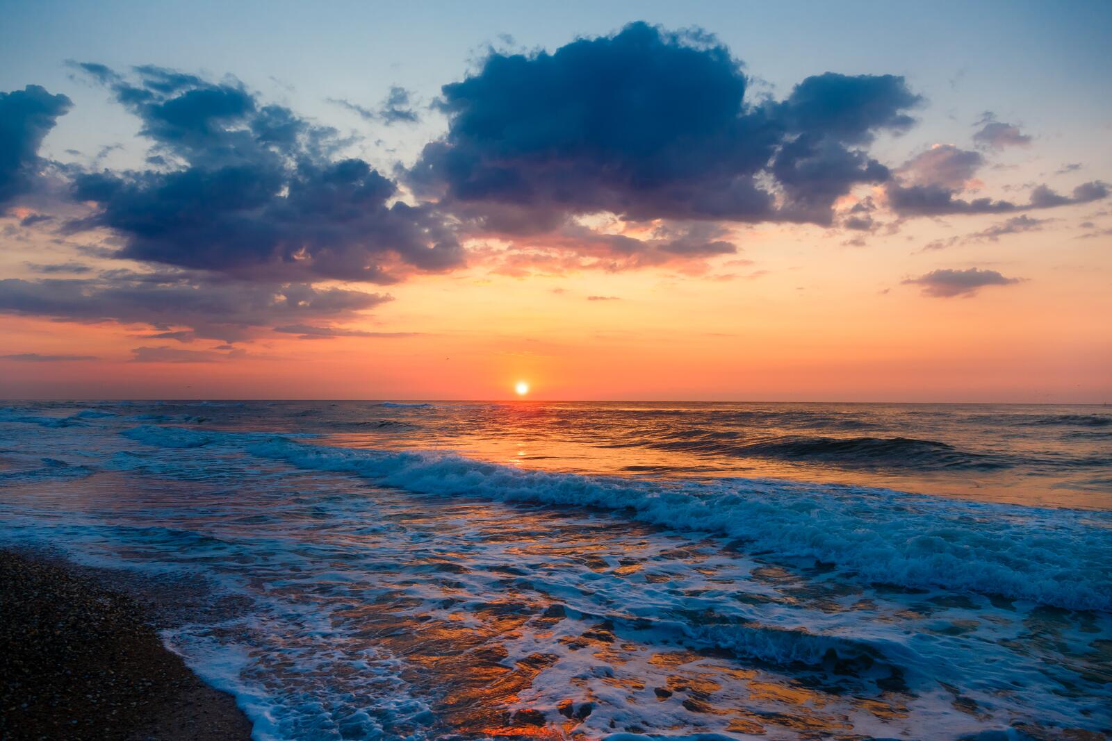 Бесплатное фото Морской закат и голубые волны