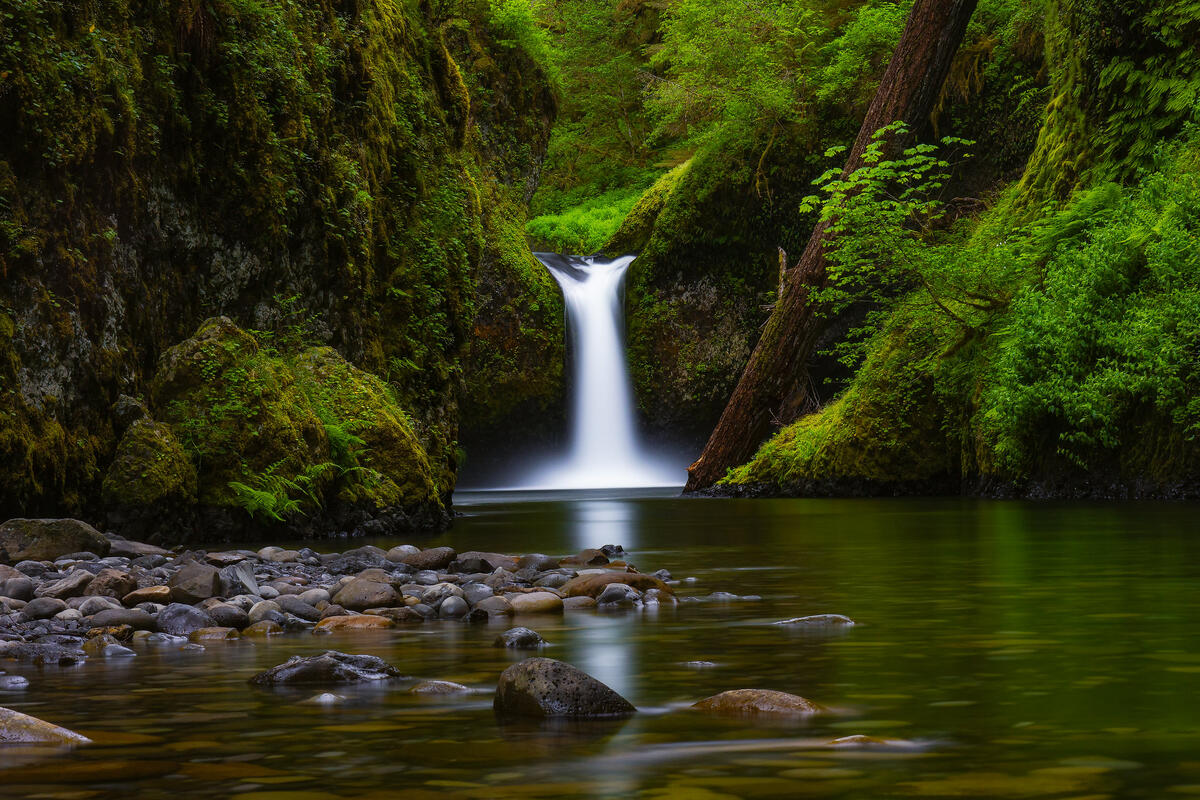 Punch Bowl Falls - Oregon водопад