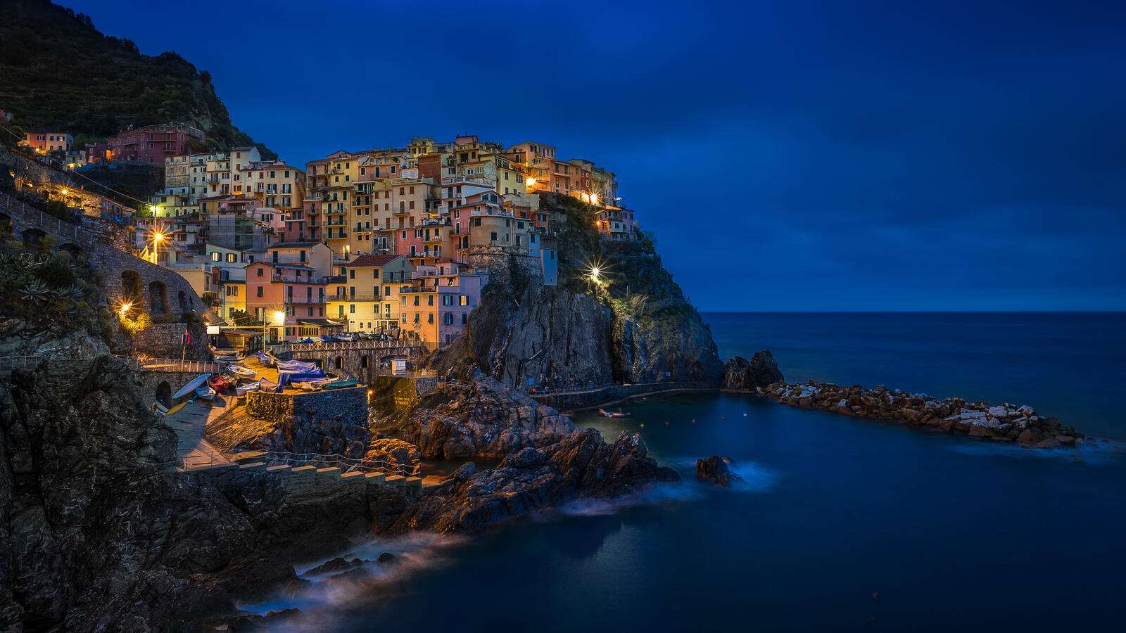 Обои освещение Cinque Terre Италия на рабочий стол