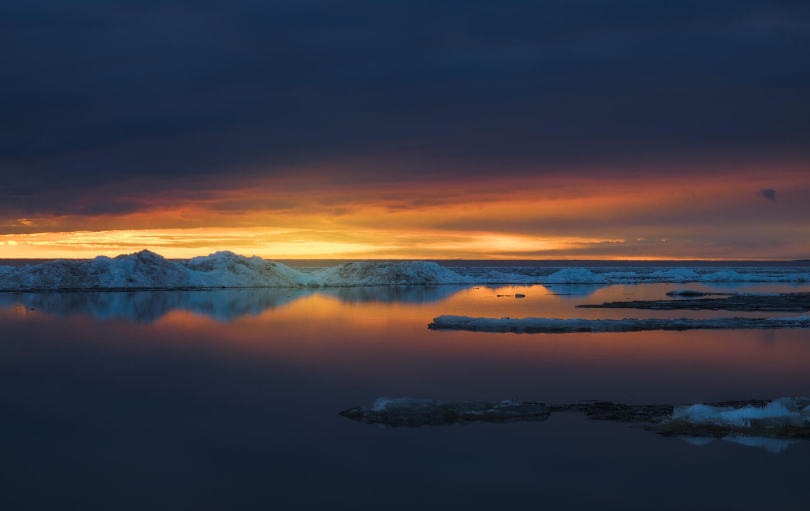 Free photo Rybinsk icebergs