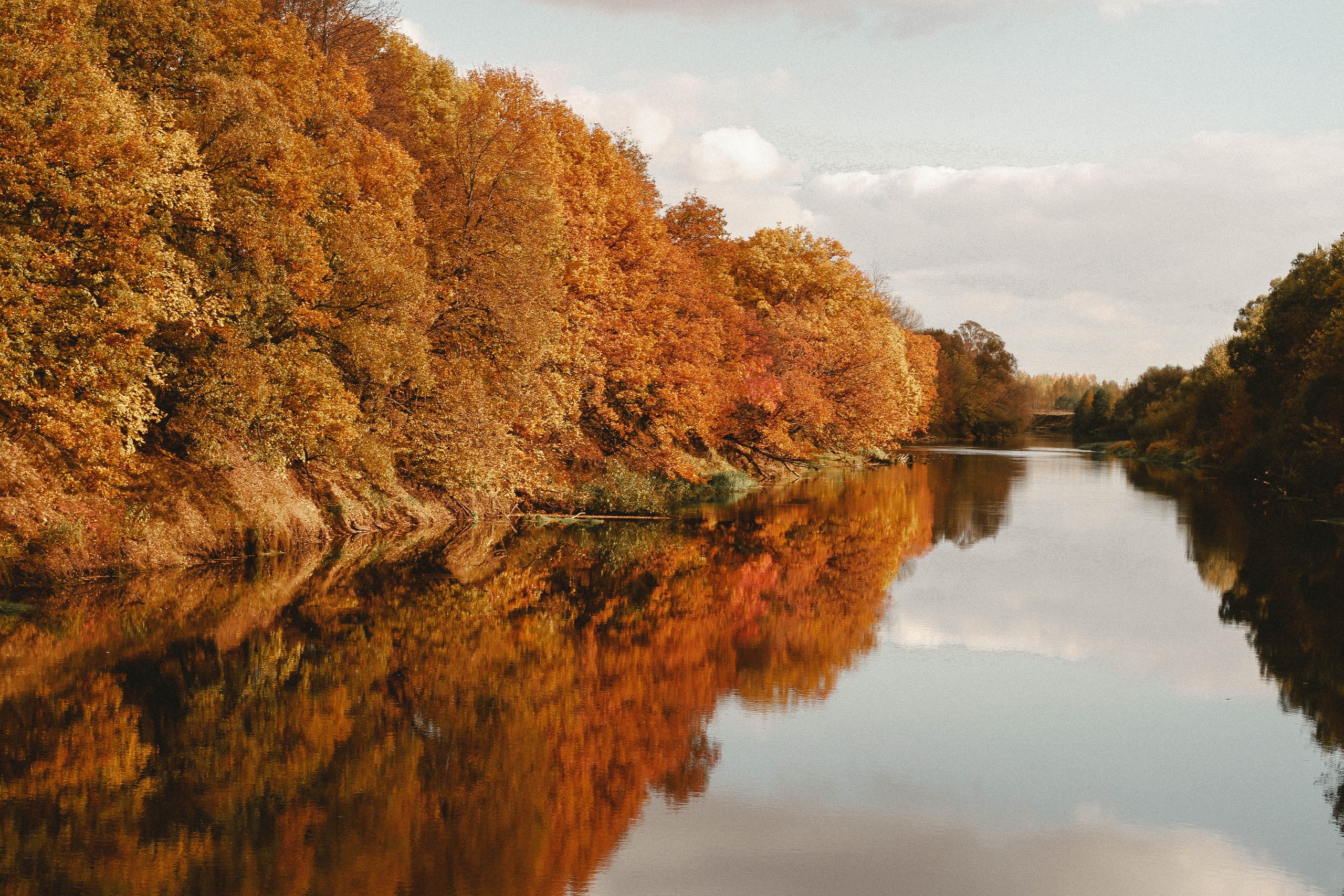 Осенняя река Астрахань берегу река