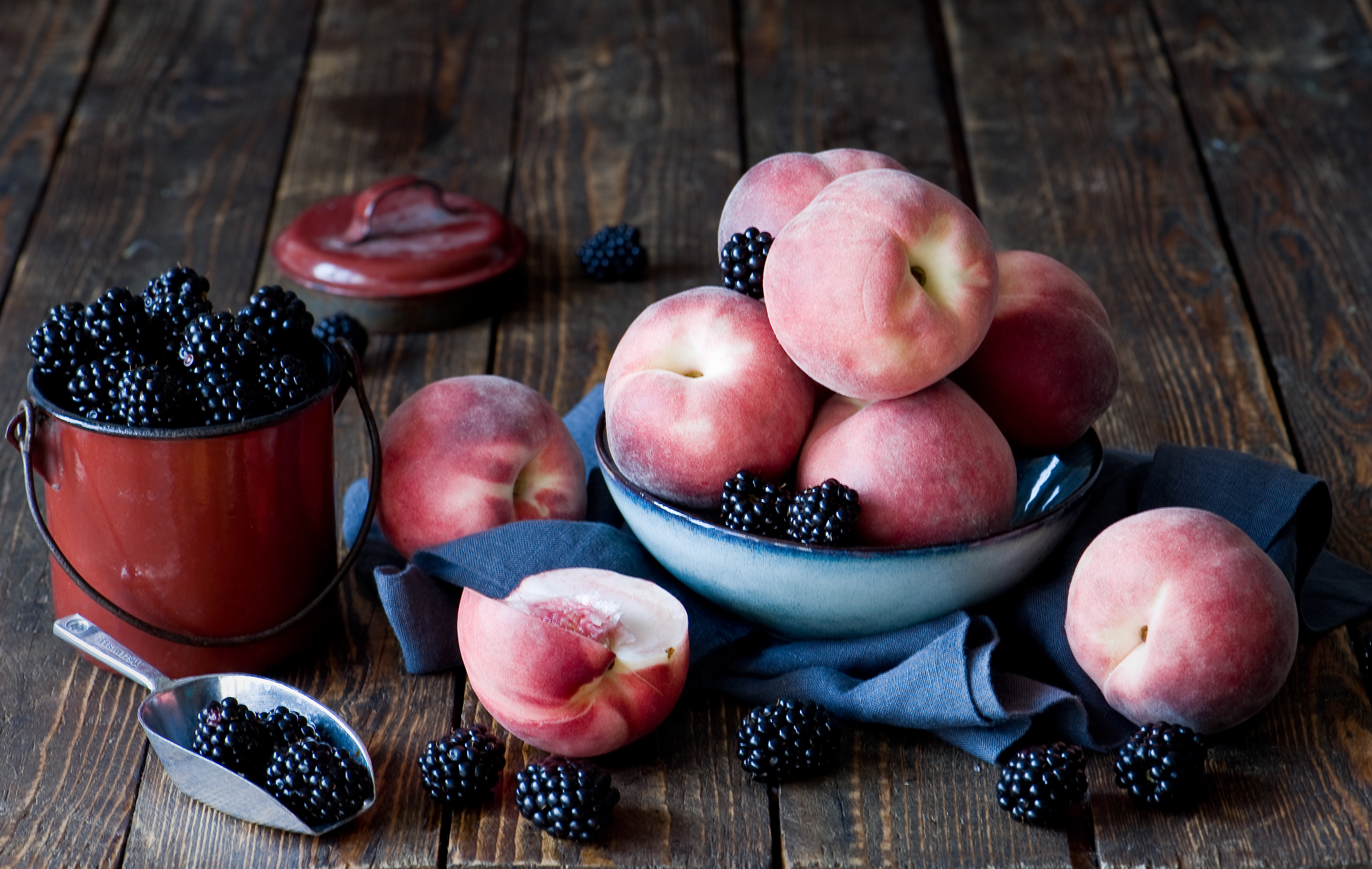 Still life of peaches and blackberries · free photo