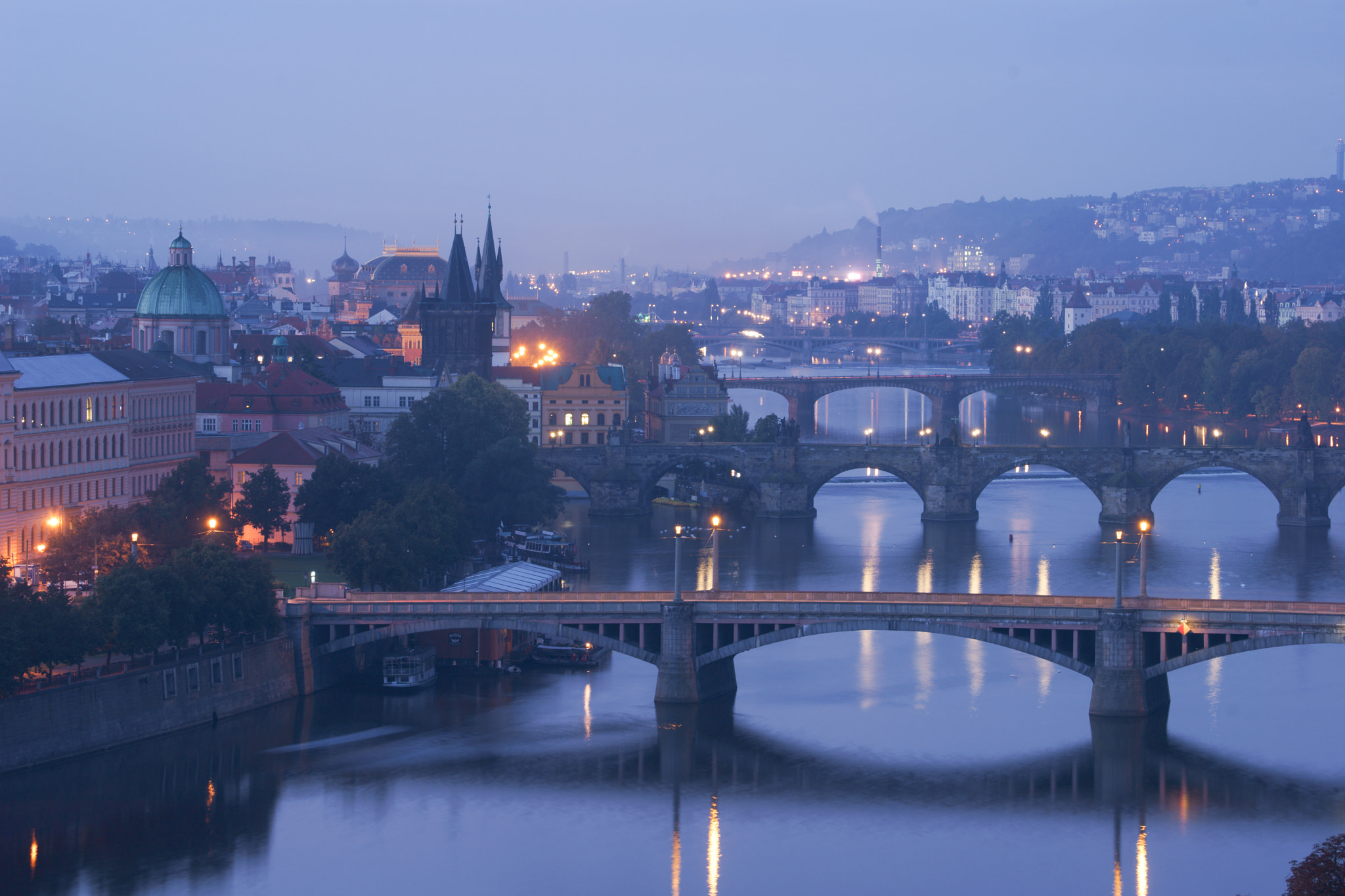 桌面上的壁纸桥梁 布拉格城堡 晚上