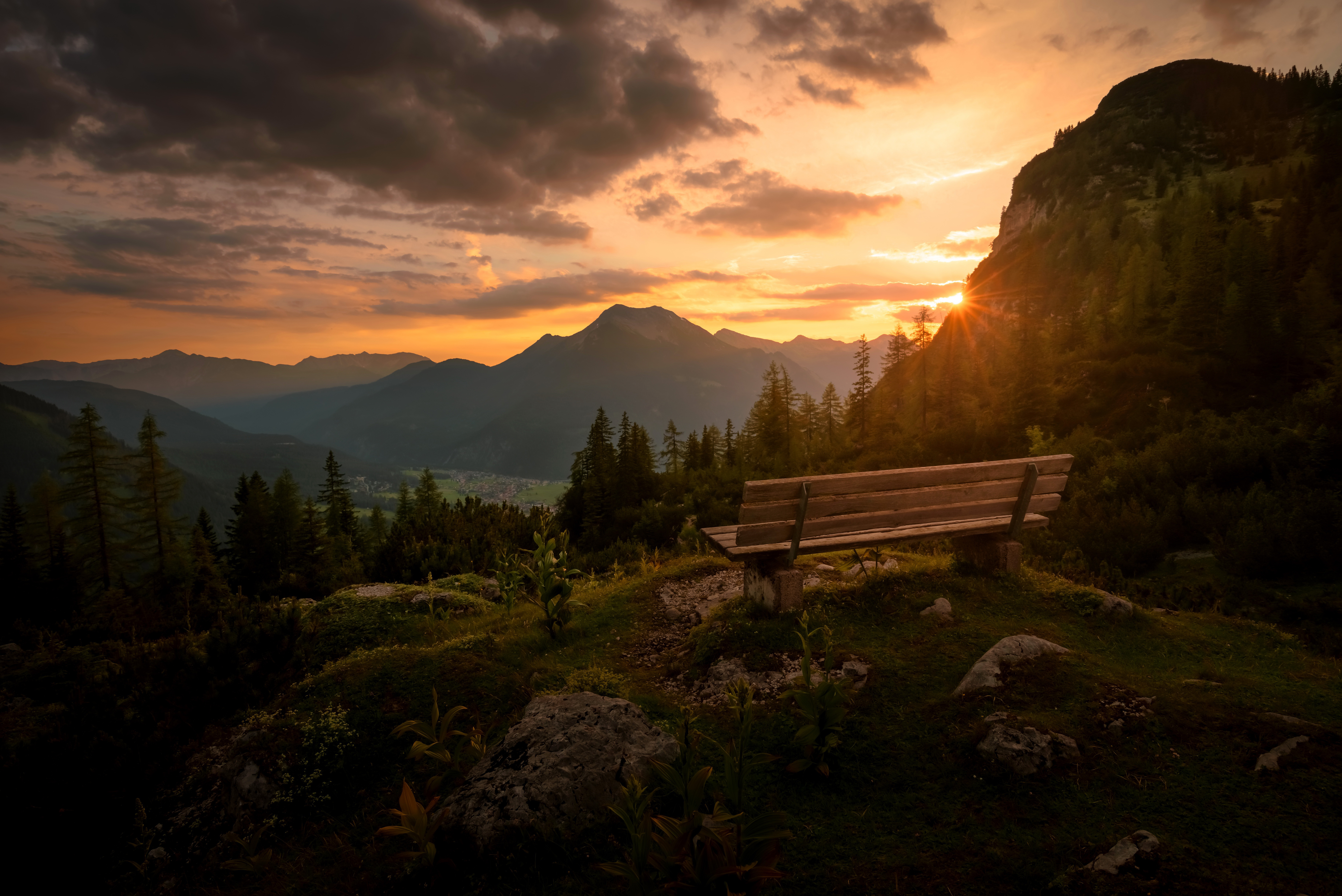 Бесплатное фото Скамейка с видом на горы