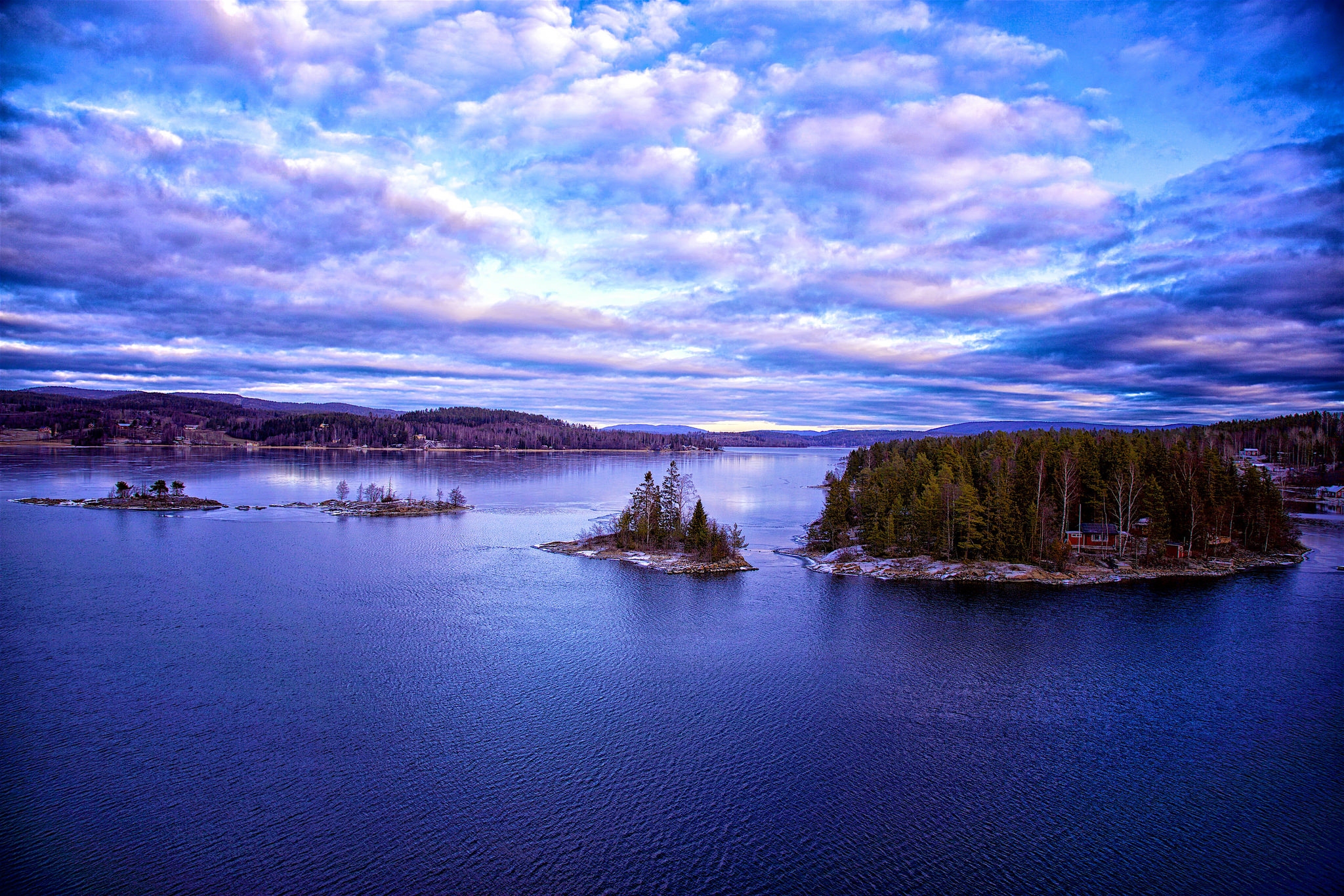 High coast. Озеро Венерн Швеция. Швеция Ботнический залив. Финское побережье Ботнического залива. Озеро Венерн Швеция замок.