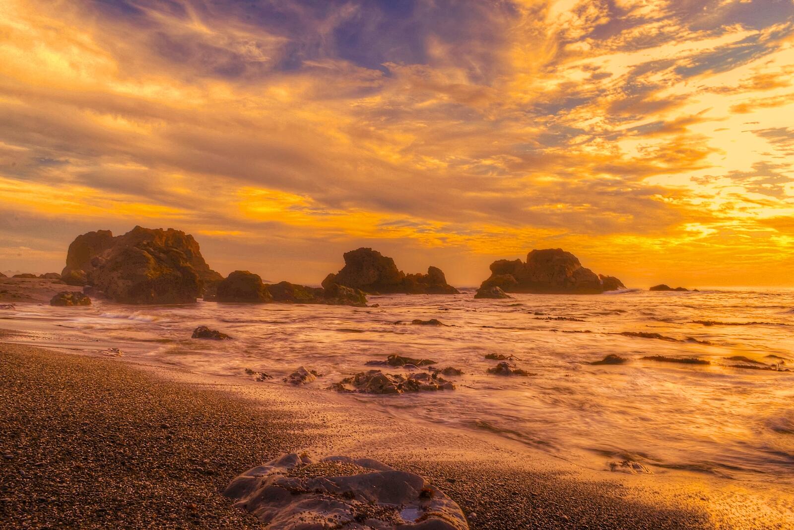 Бесплатное фото Скалы на берегу моря