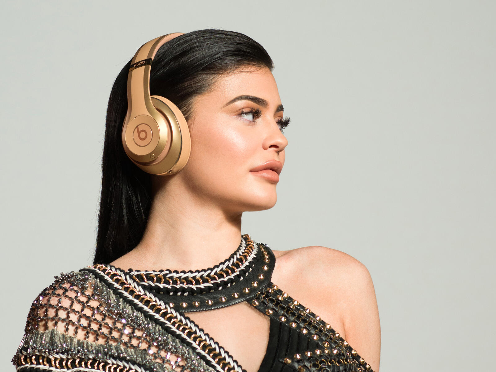 Wallpapers Kylie Jenner brunette headphones on the desktop