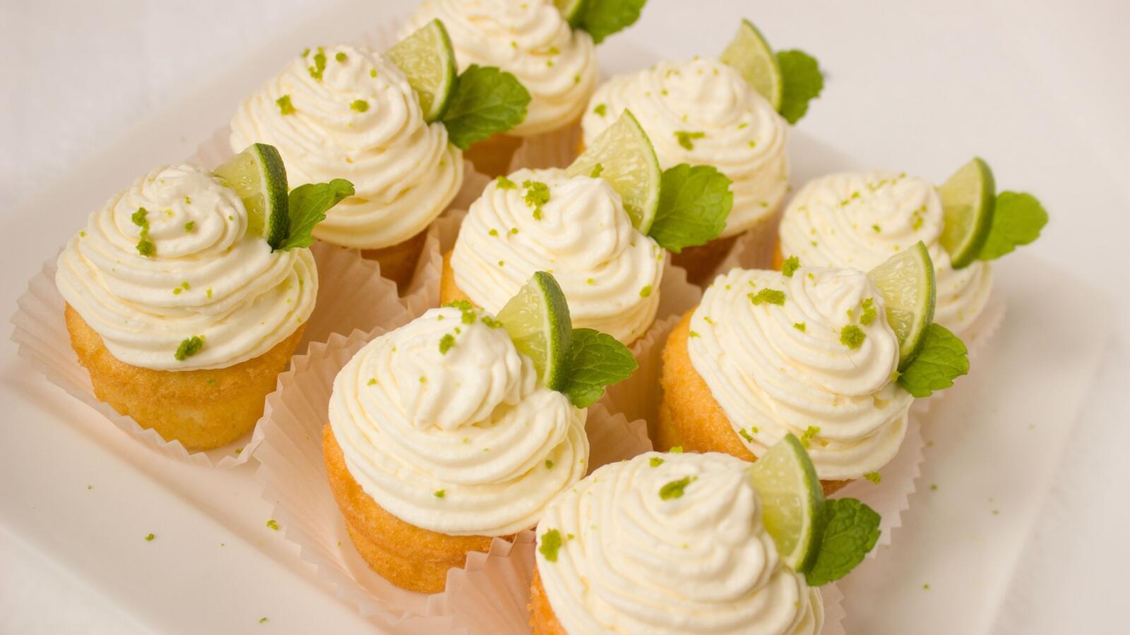 Wallpapers cupcakes cream Lime on the desktop