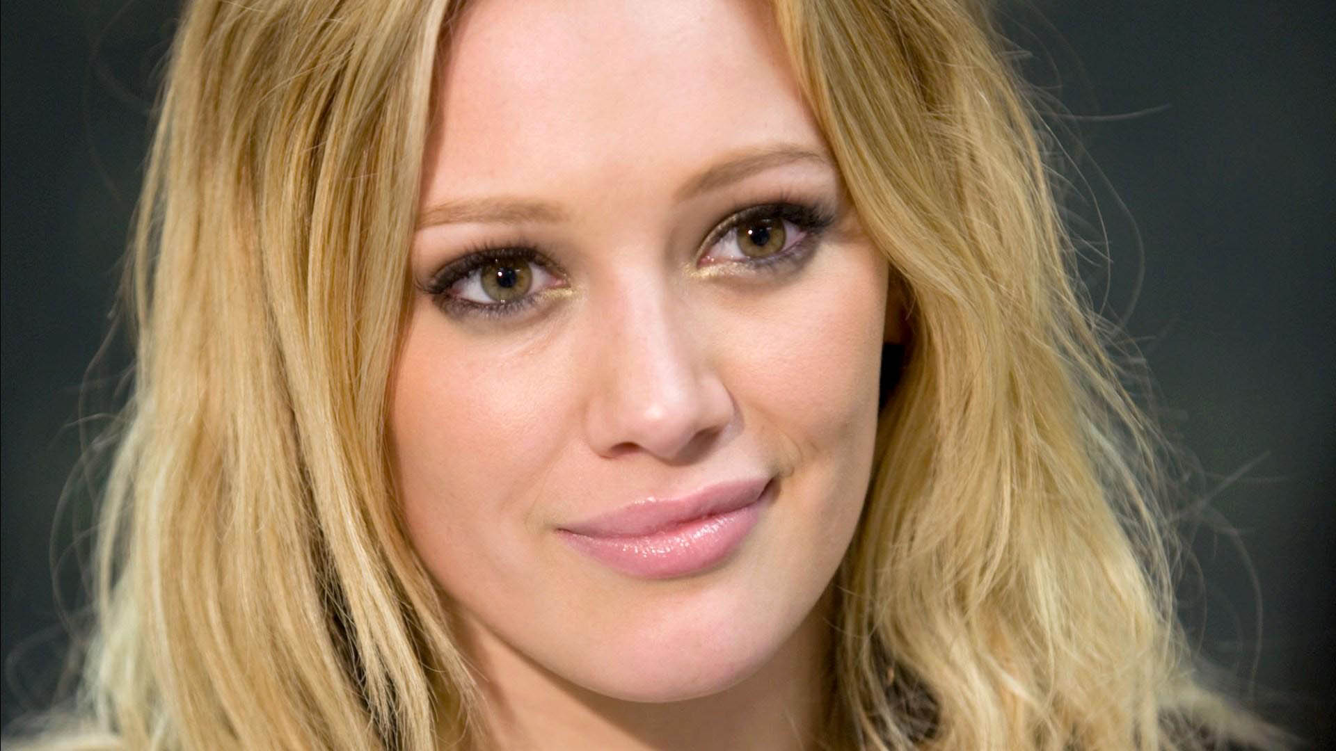 Wallpapers smiling girls Hilary Duff on the desktop