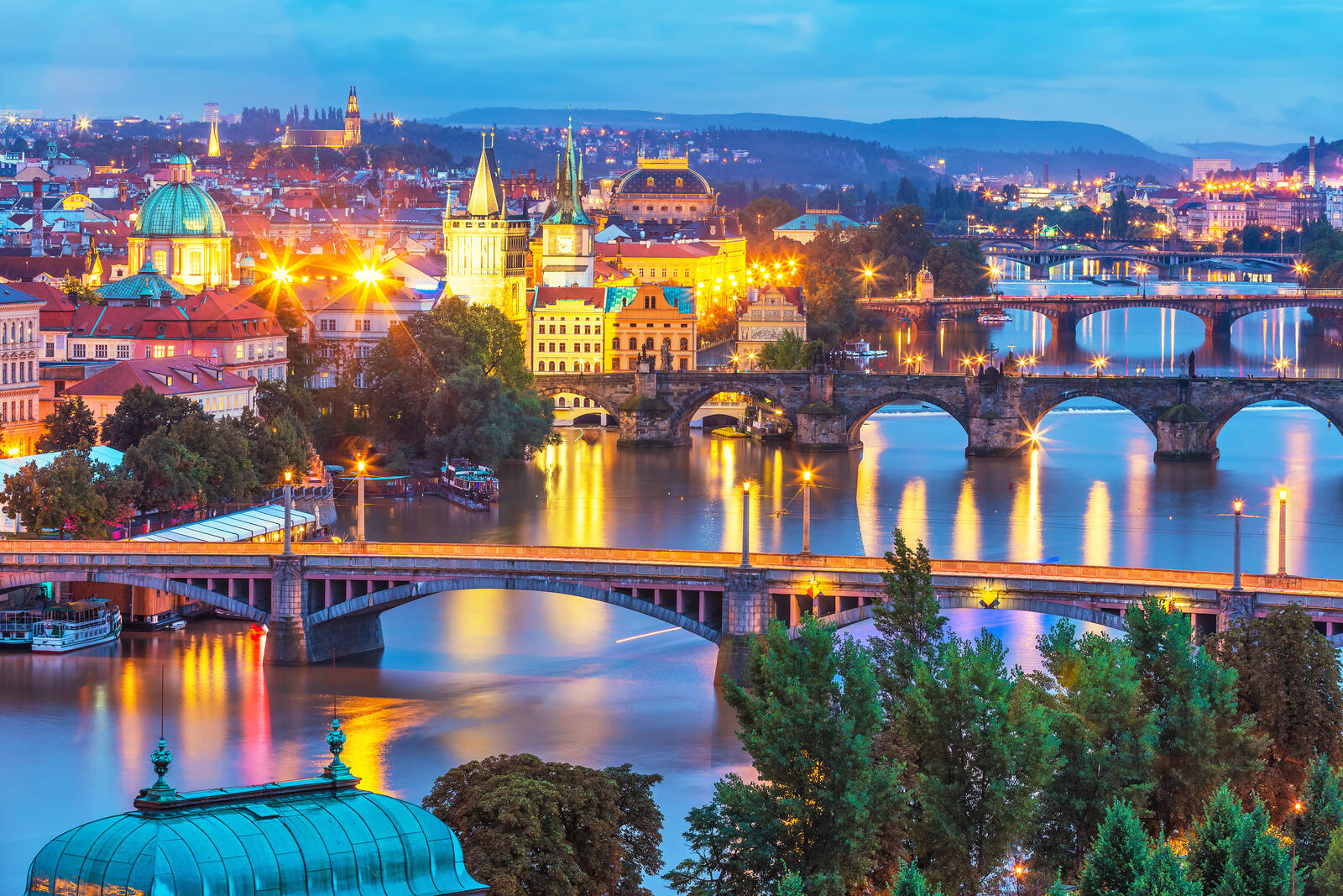 Обои Прага река Влтава мосты на рабочий стол