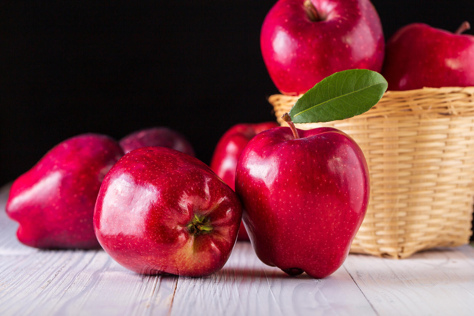 Бесплатное фото Блестящие красные яблоки