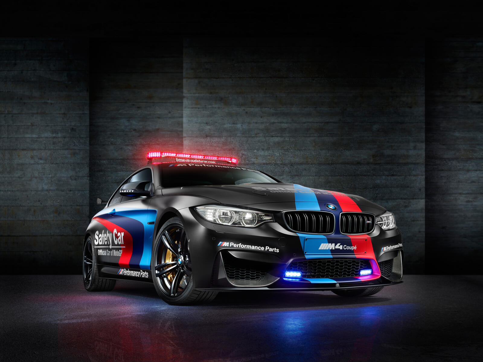 Free photo To download picture of 2015 bmw m4 coupe safety car