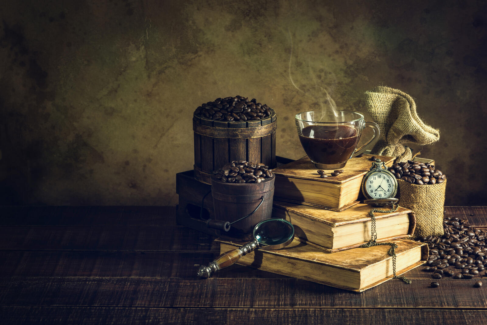 Free photo Still-life with books and coffee