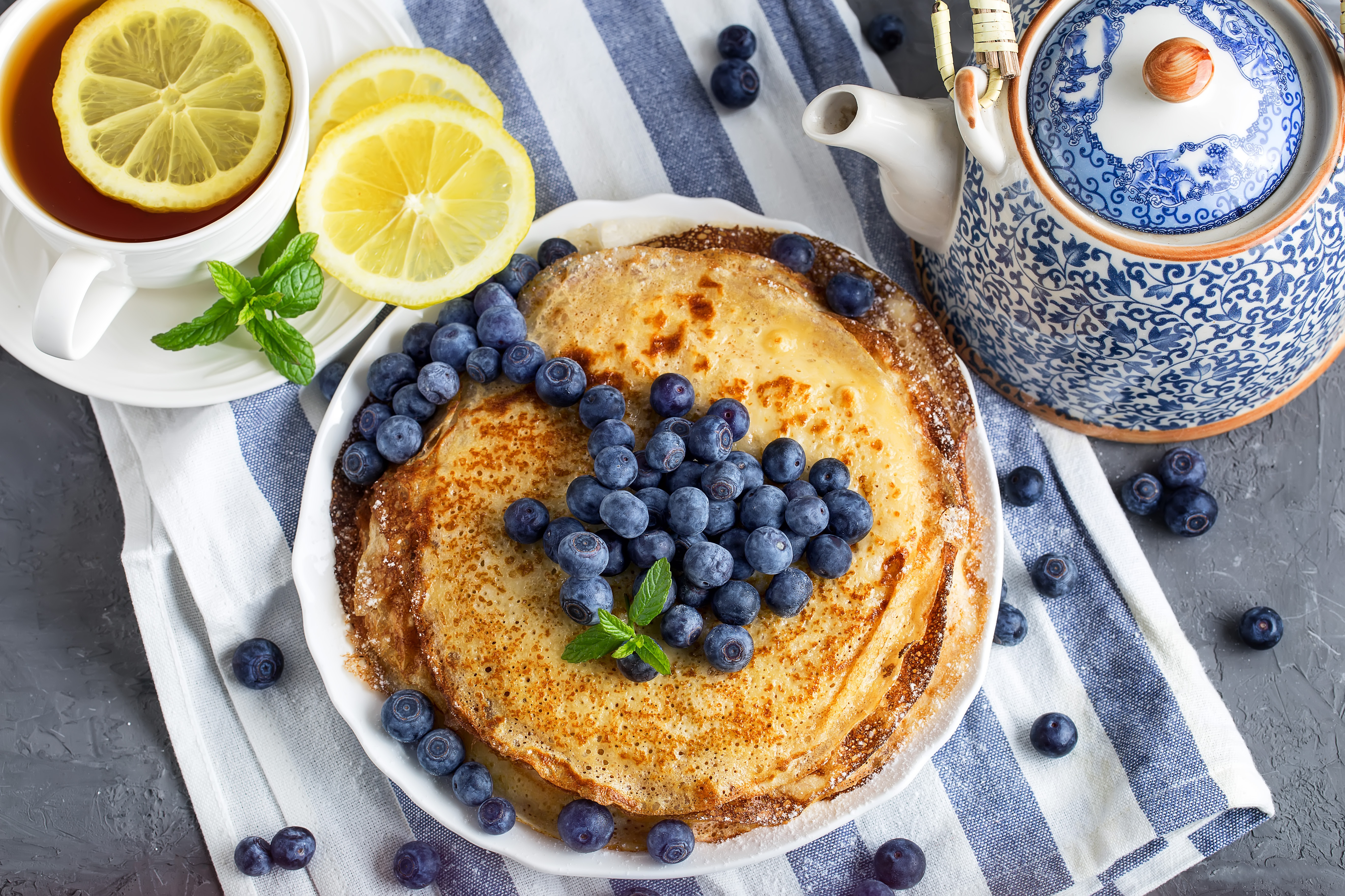 Pancakes with blueberries · free photo