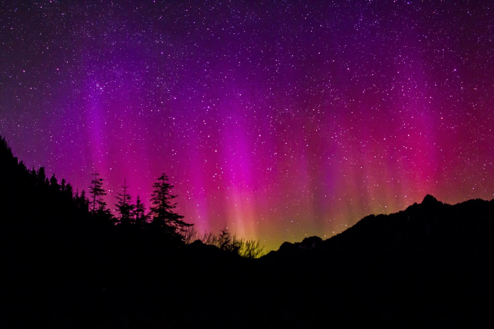 Wallpapers sky geological phenomenon Northern lights on the desktop