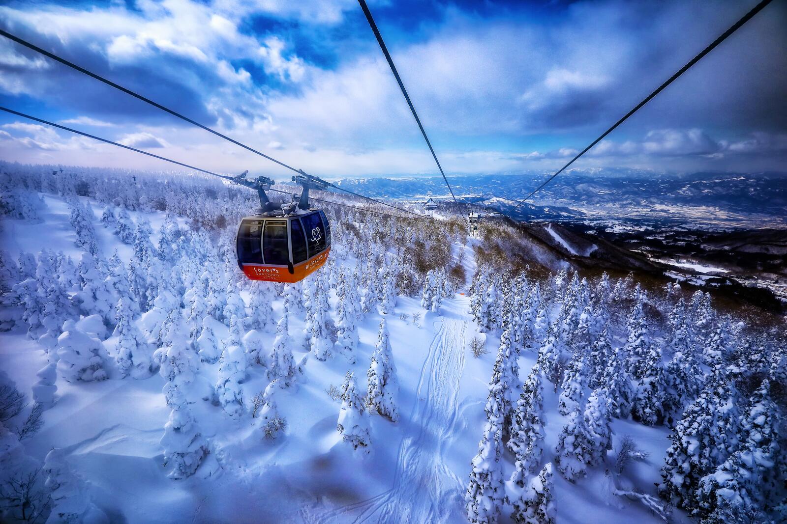 Free photo Ski lift in mountains