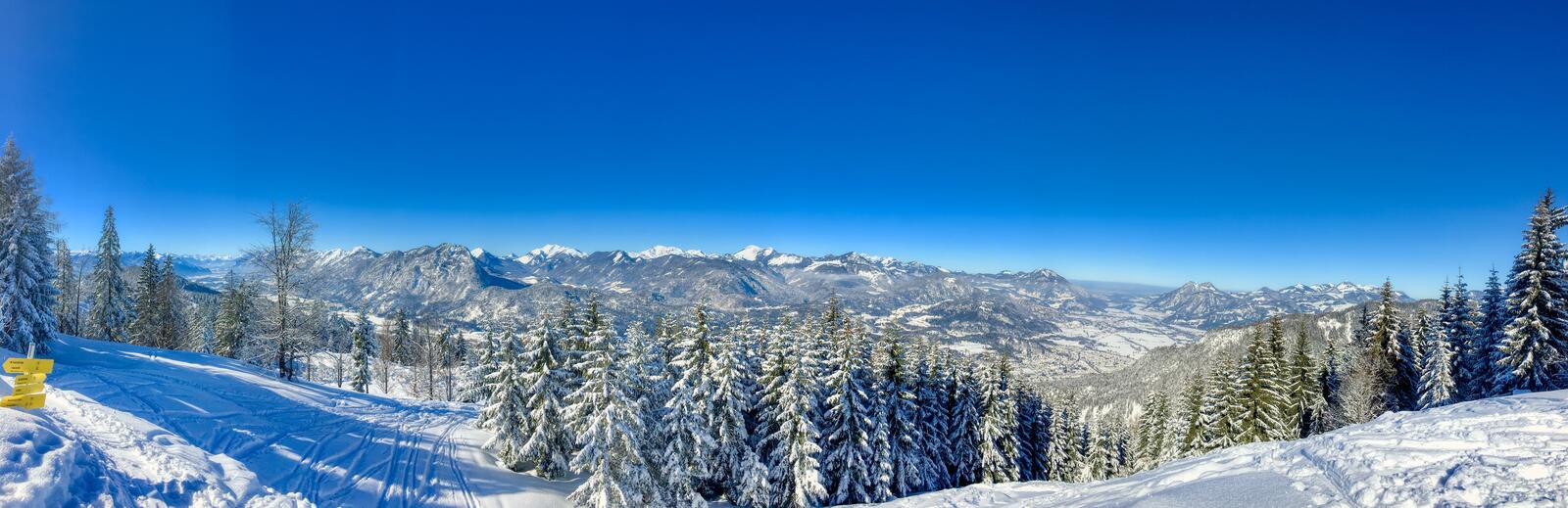 桌面上的壁纸库夫施泰因附近的凯泽山谷和凯泽山冬季全景 蒂罗尔 奥地利