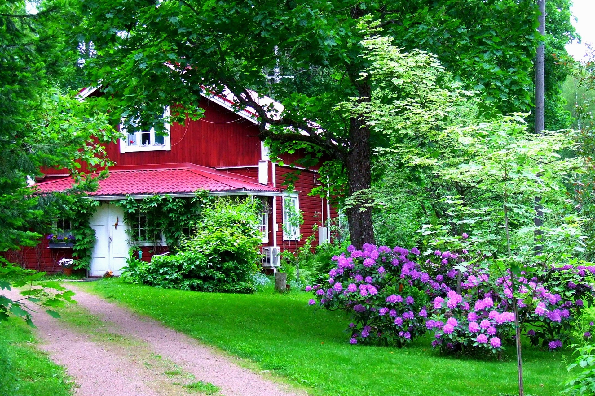 Бесплатное фото Загородный дом и дивный сад