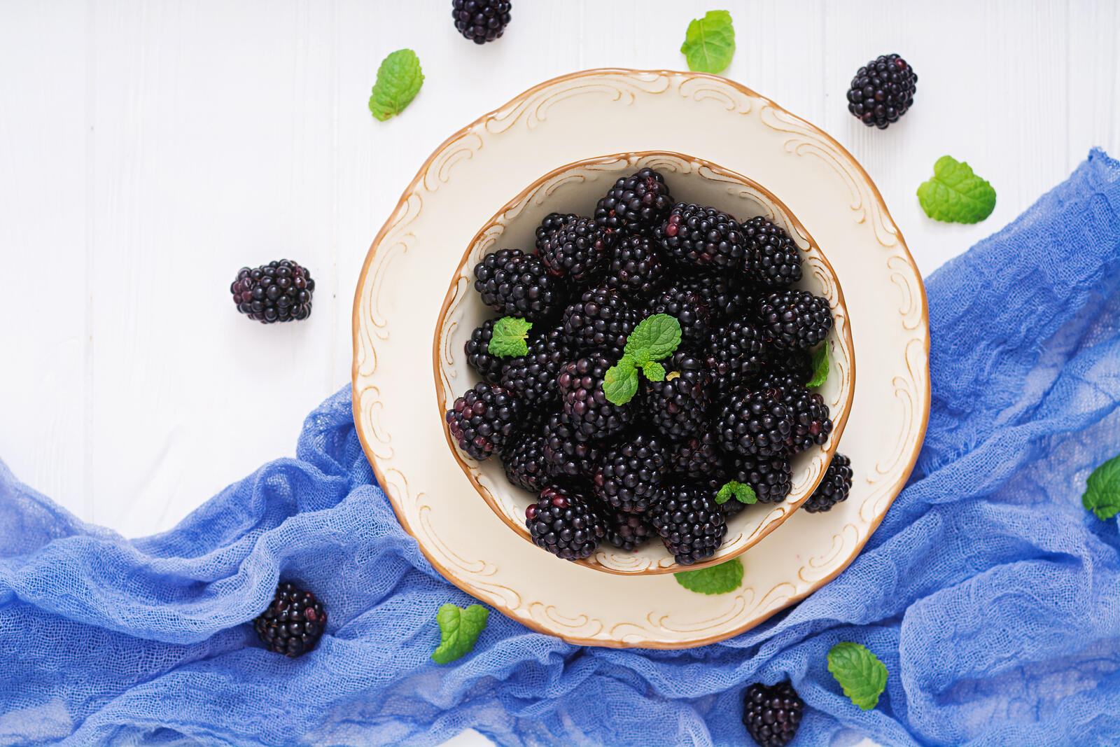 Free photo Blackberries in a dish