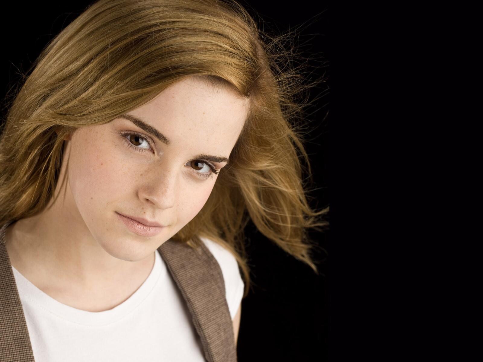 Wallpapers actress looking at viewer Emma Watson on the desktop