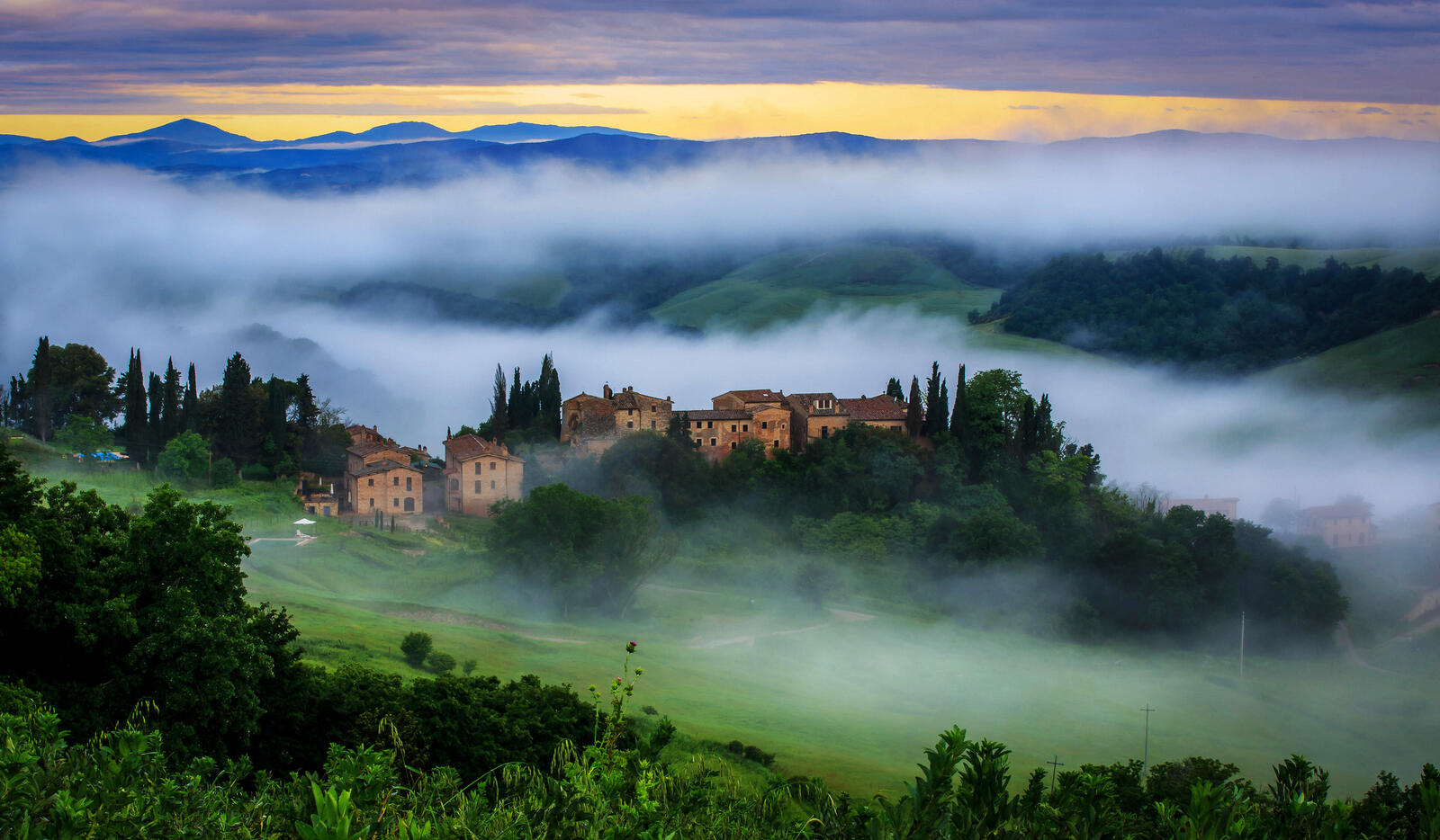Wallpapers Italy Tuscany fog on the desktop