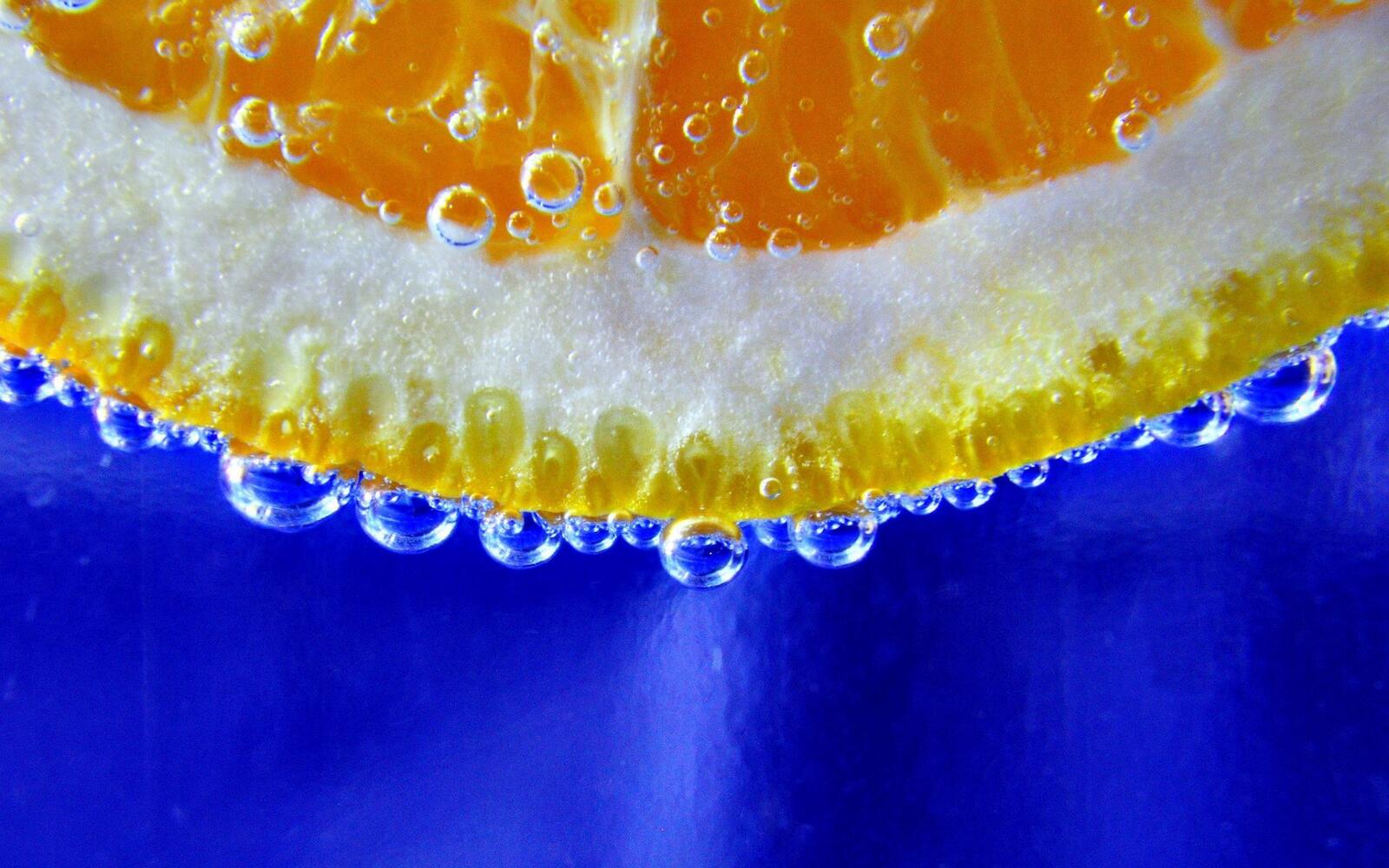 Wallpapers bubbles the orange drink on the desktop
