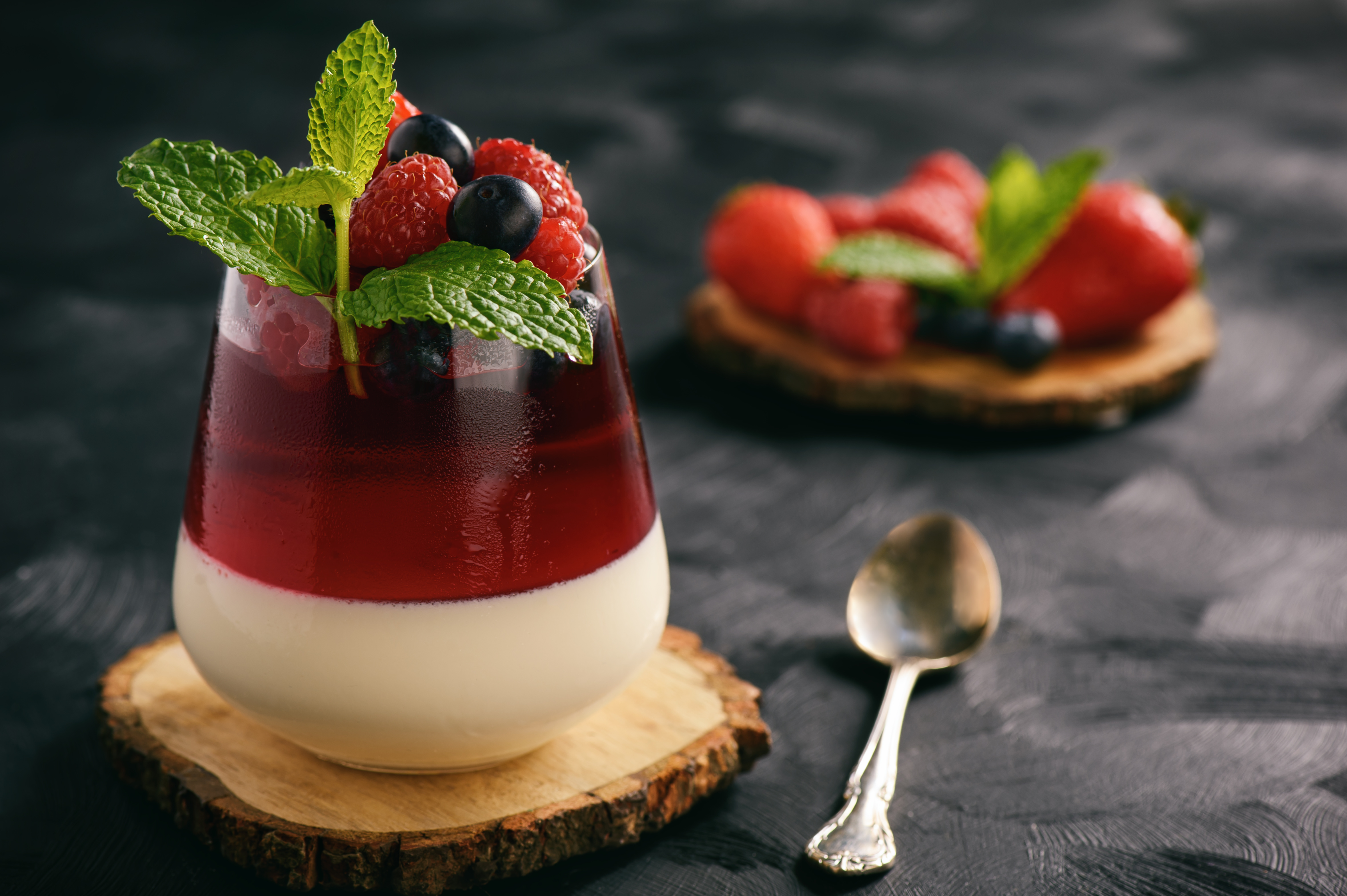 Photo free berries, breakfast - on your desktop