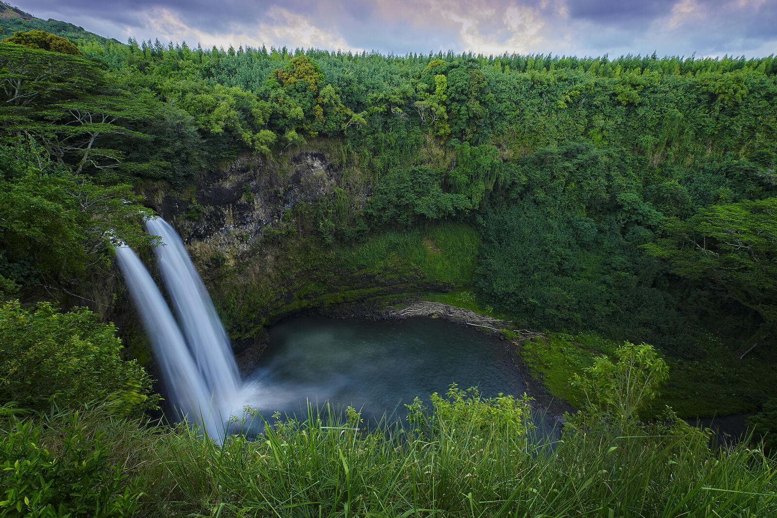 Обои Chasing Waterfalls Гавайи водопад на рабочий стол