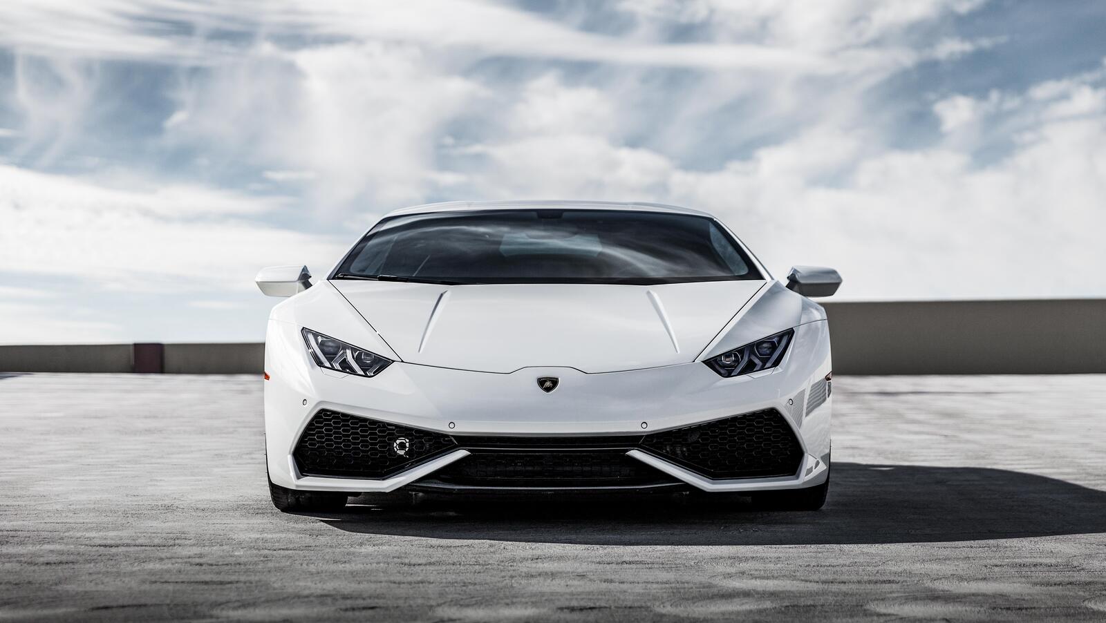Бесплатное фото Белый Lamborghini Huracan новый суперкар