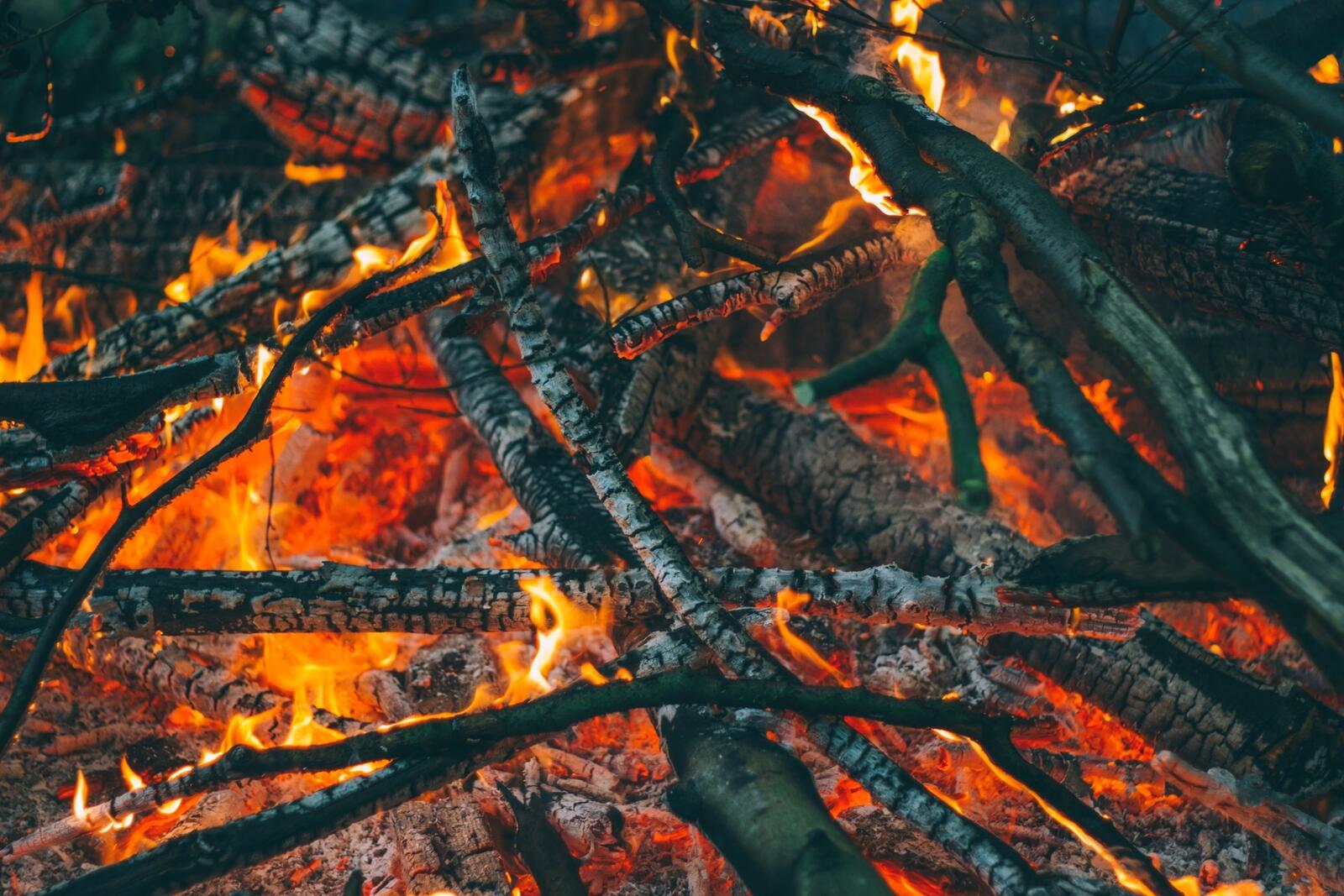 Wallpapers miscellaneous bonfire coals on the desktop