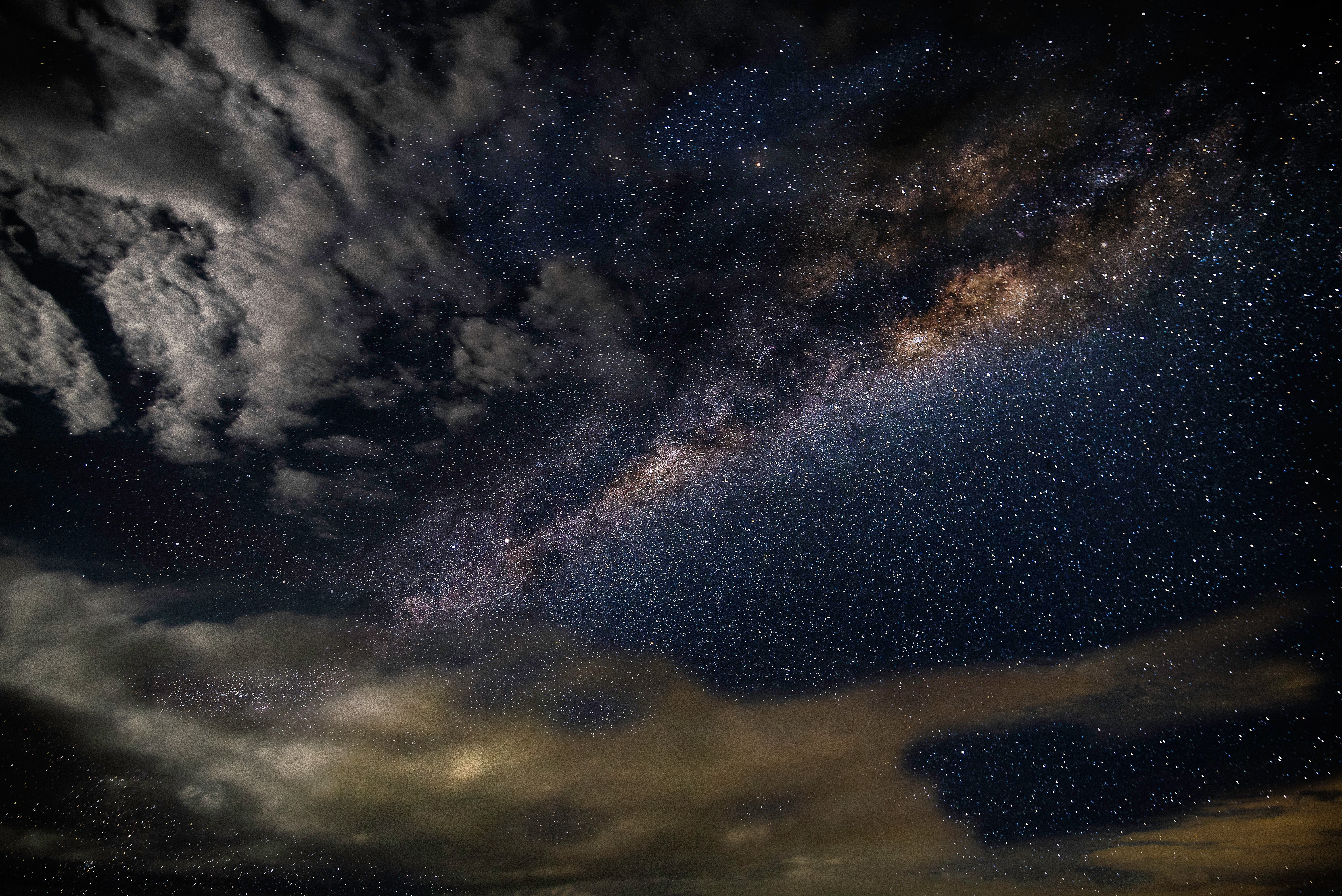 Черный облака и млечный путь со звездами · бесплатное фото · бесплатная фотография