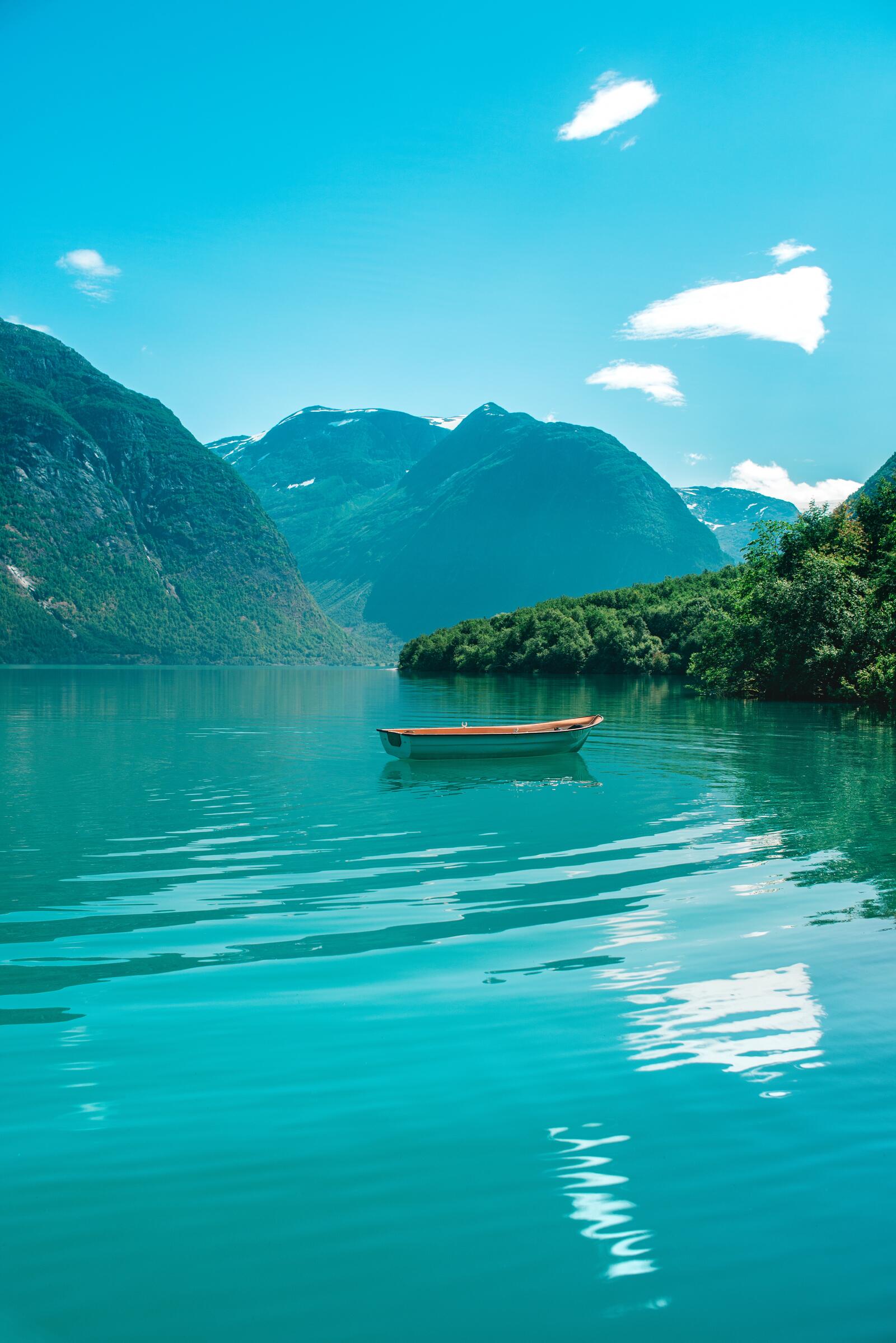 Обои Норвегия озеро лодка на рабочий стол