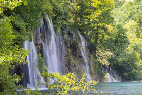 Летний водопад в Хорватии