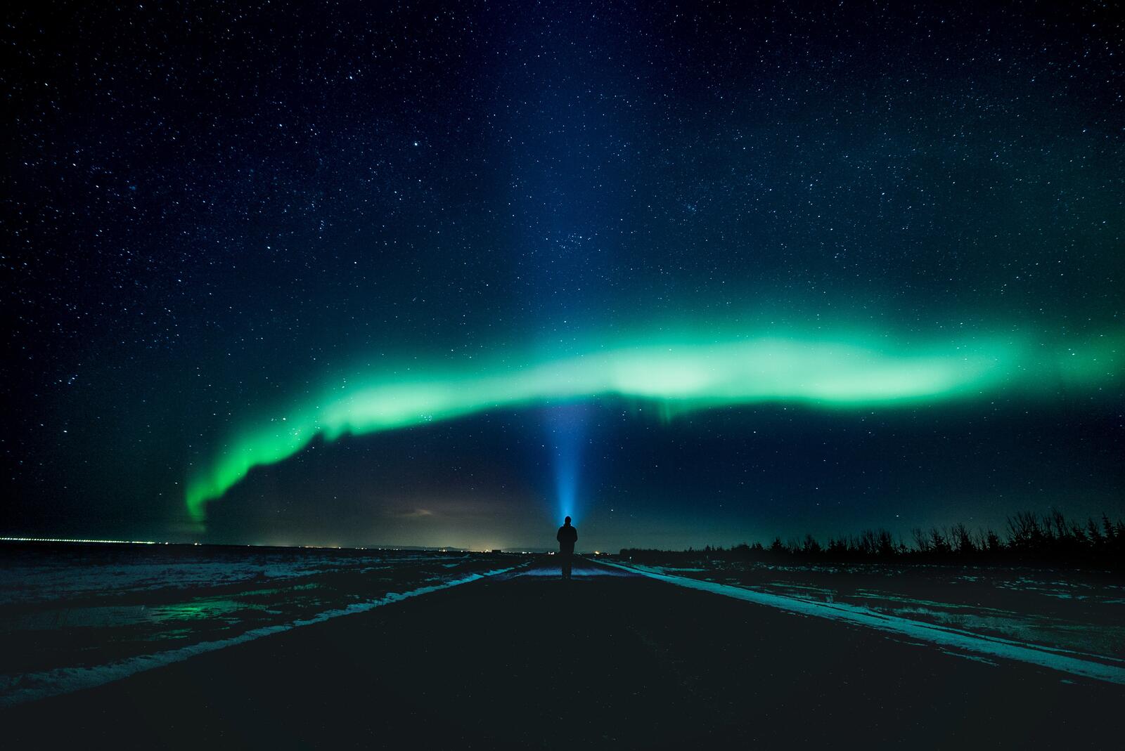Wallpapers the Northern lights road people on the desktop
