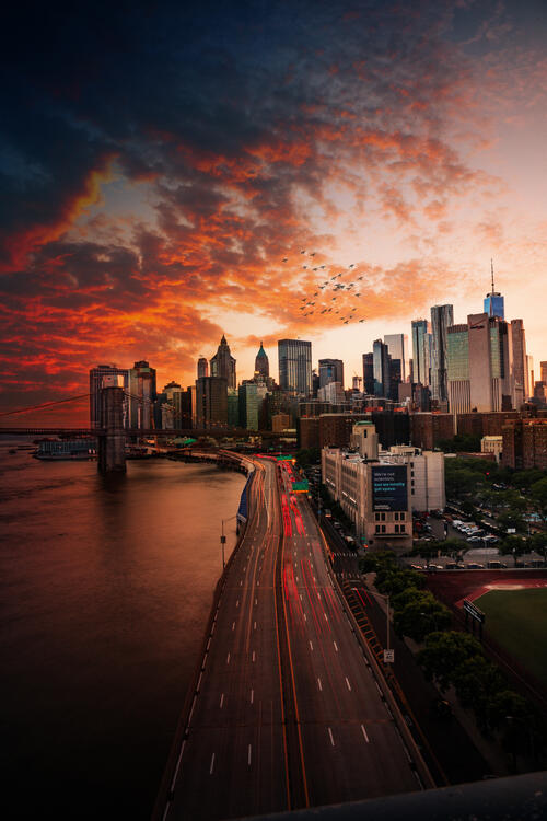 Дорога вдоль моря в Нью-Йорке на закате
