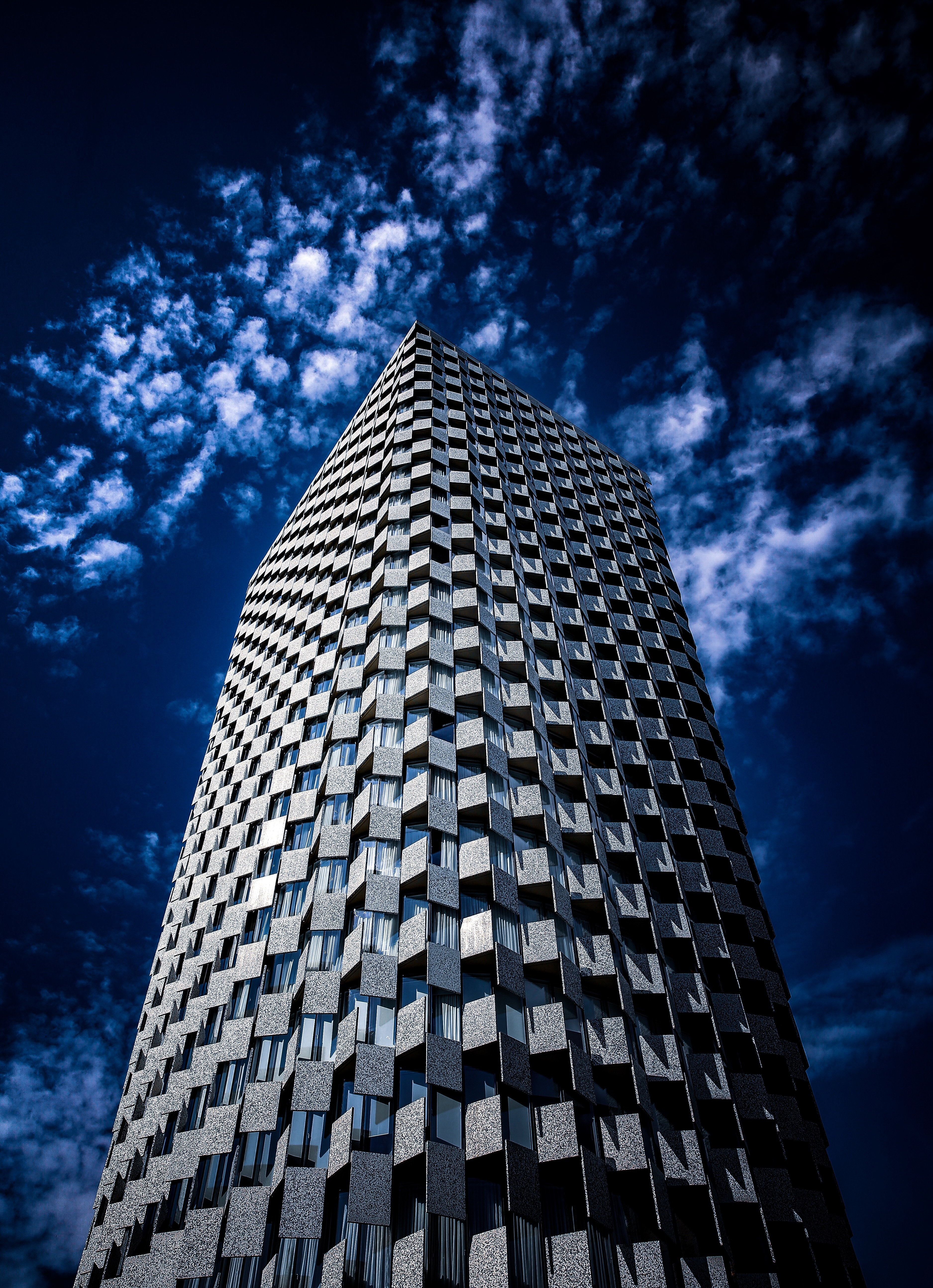 免费照片阿尔巴尼亚的一座摩天大楼