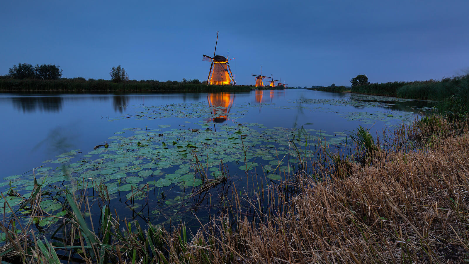 Wallpapers Windmills in the area Kinderdijk Kinderdijk Netherlands on the desktop