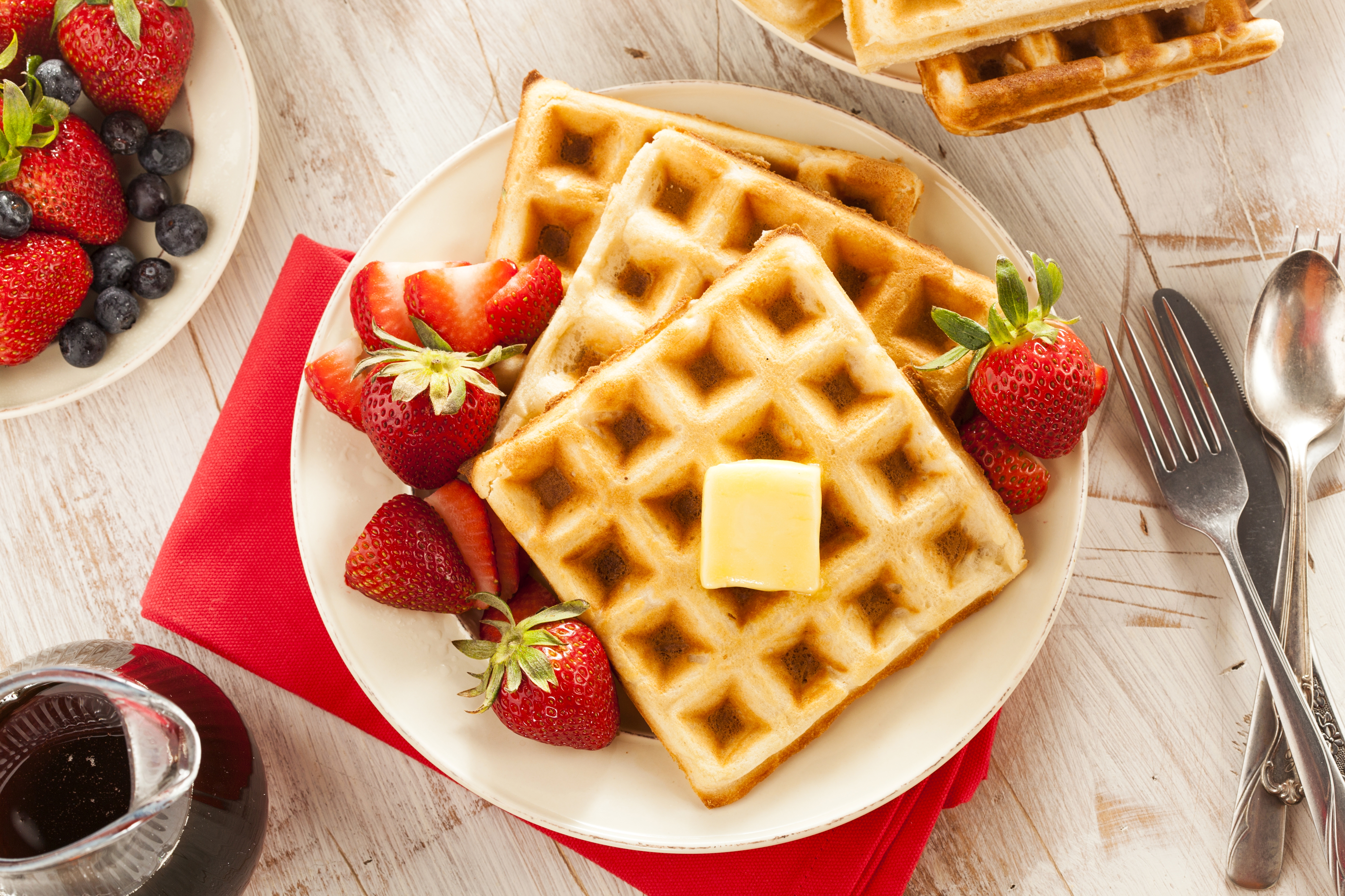 Wallpapers waffle strawberries plate on the desktop